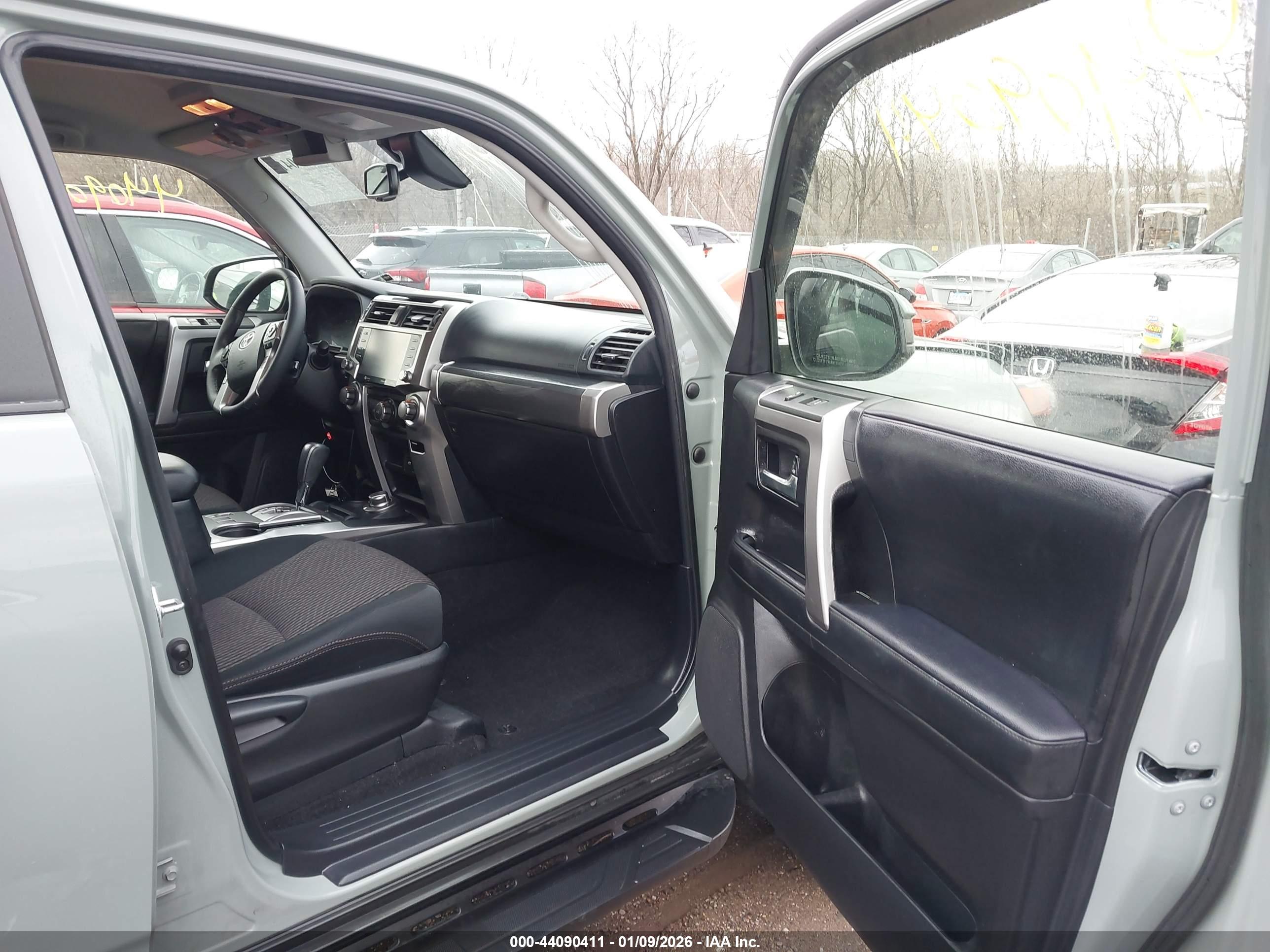 TOYOTA 4RUNNER image 5