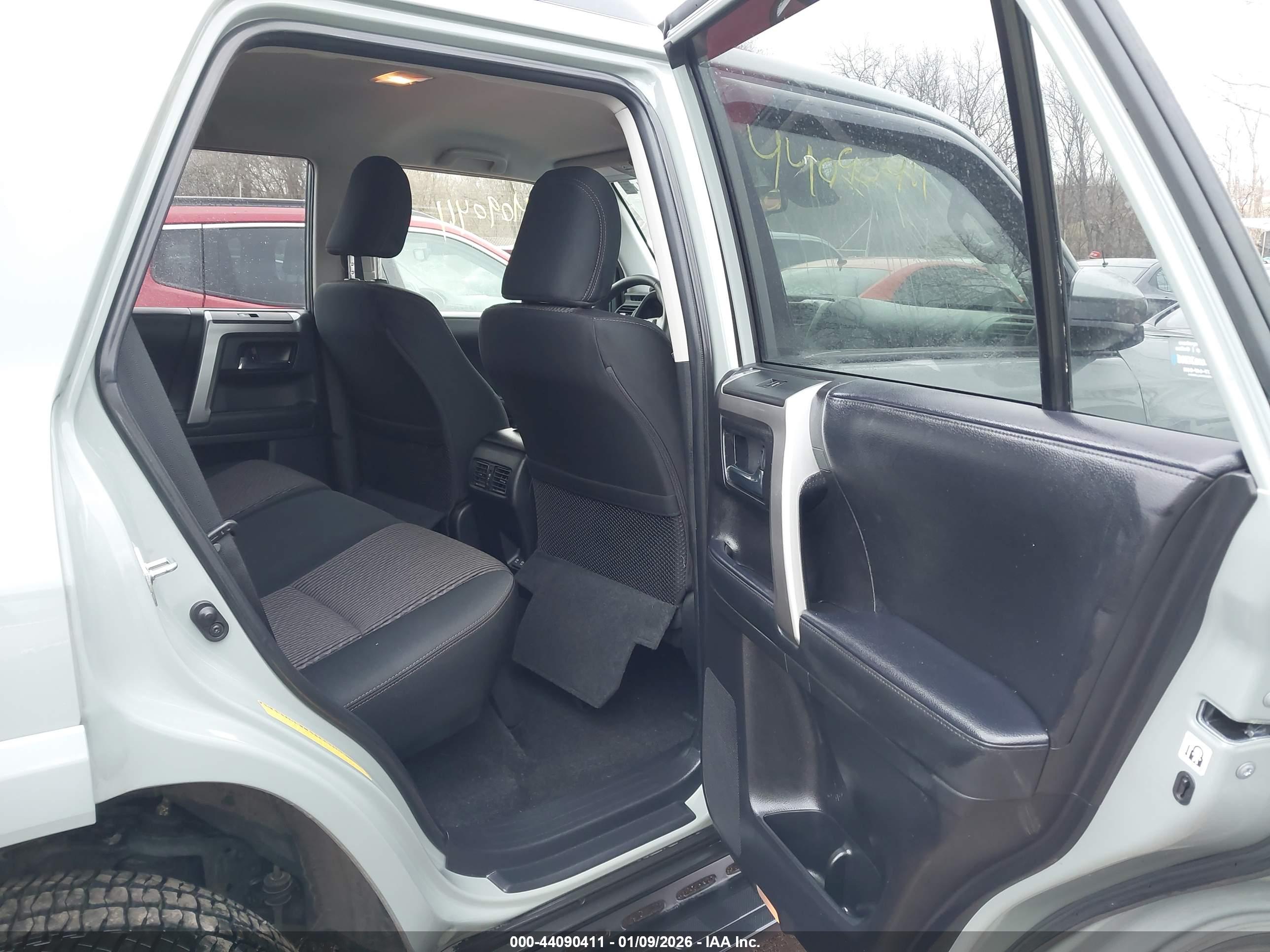 TOYOTA 4RUNNER image 8