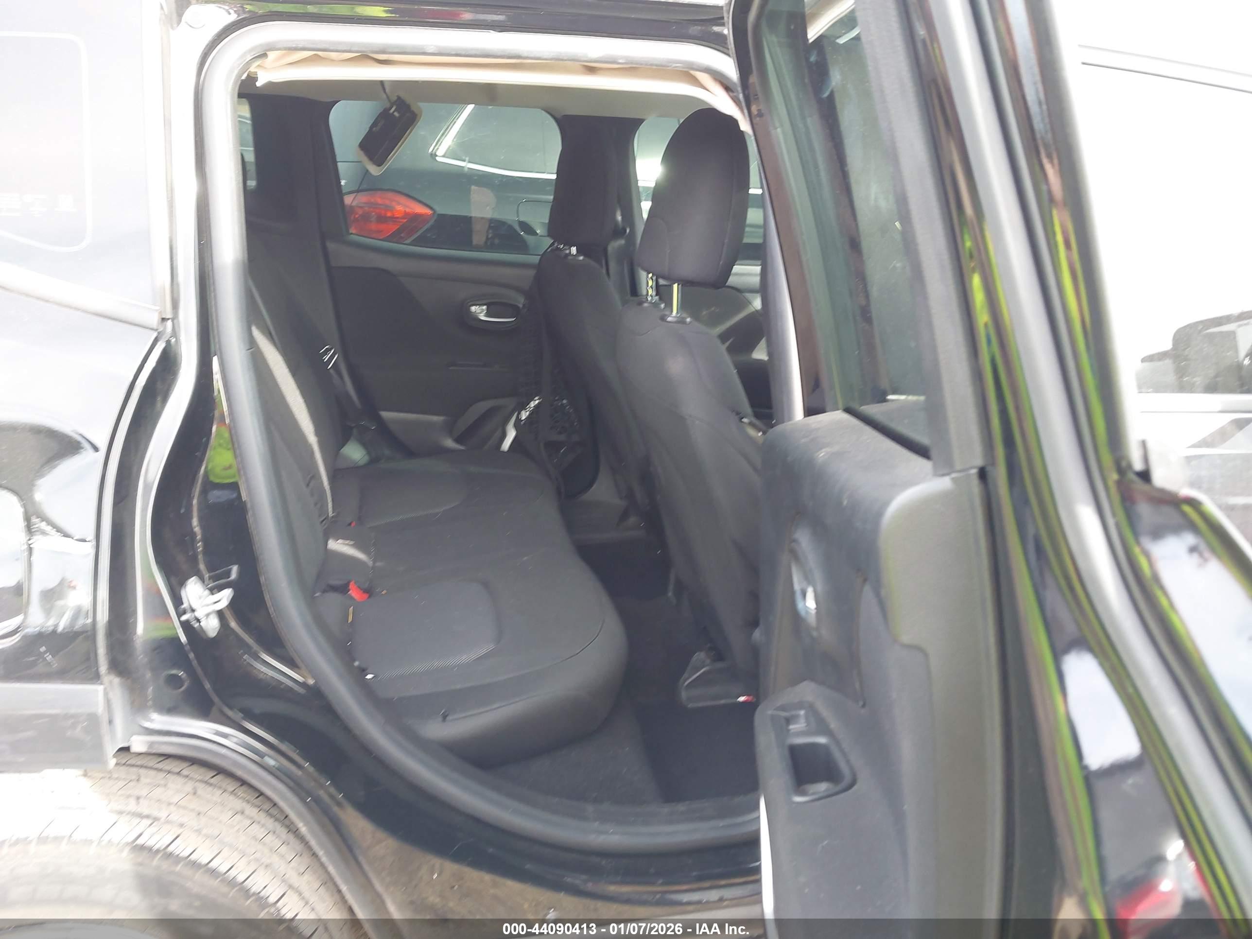 JEEP RENEGADE image 8