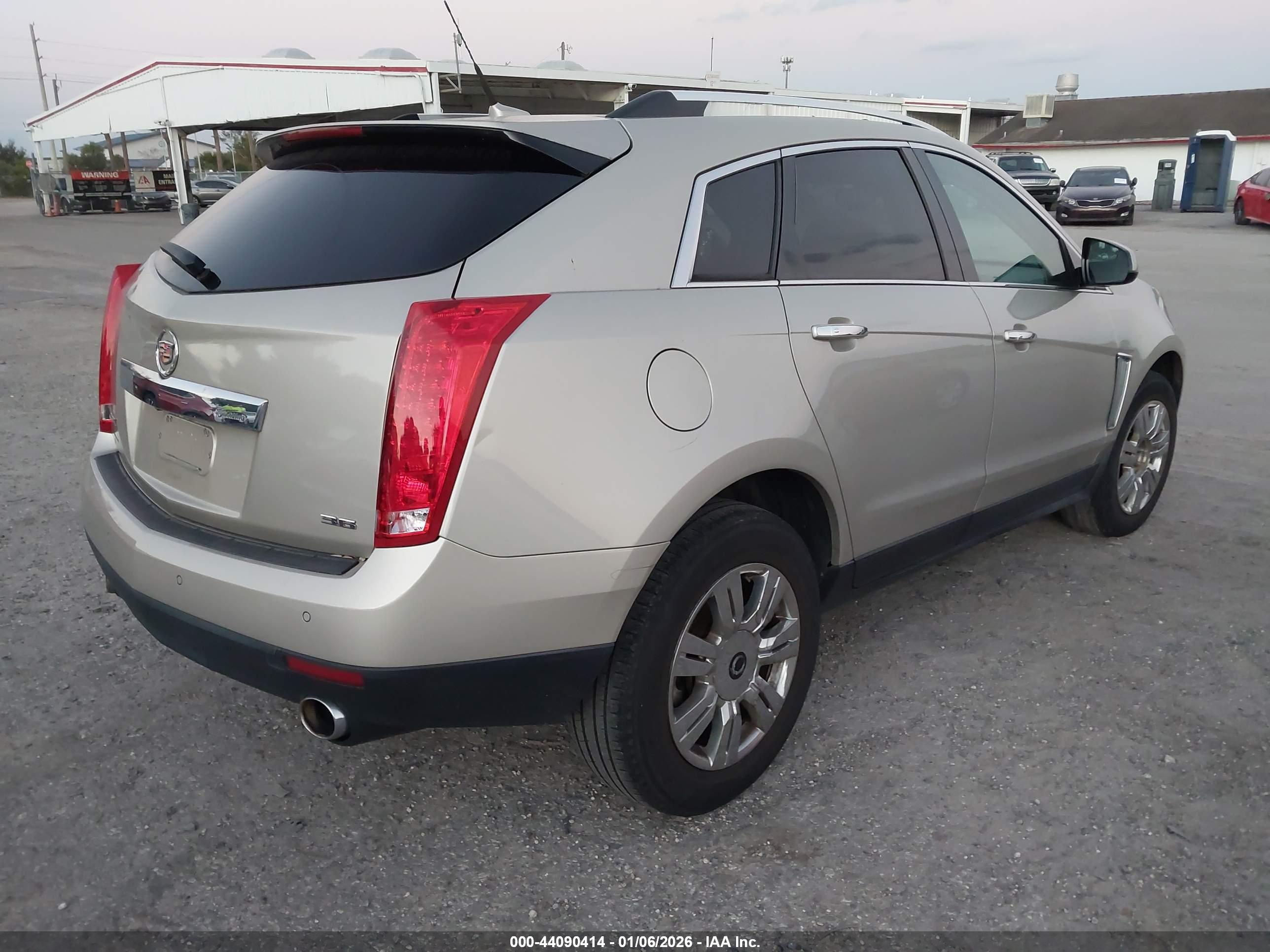 CADILLAC SRX image 4