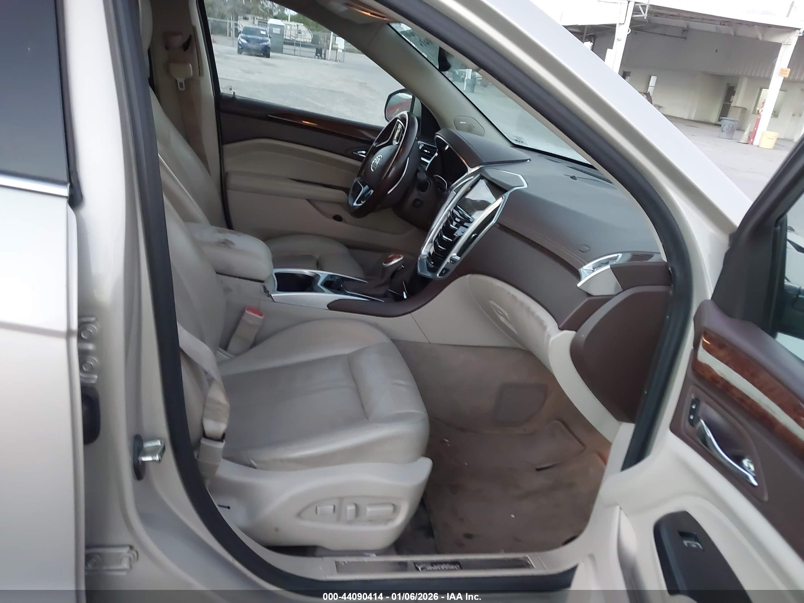 CADILLAC SRX image 5