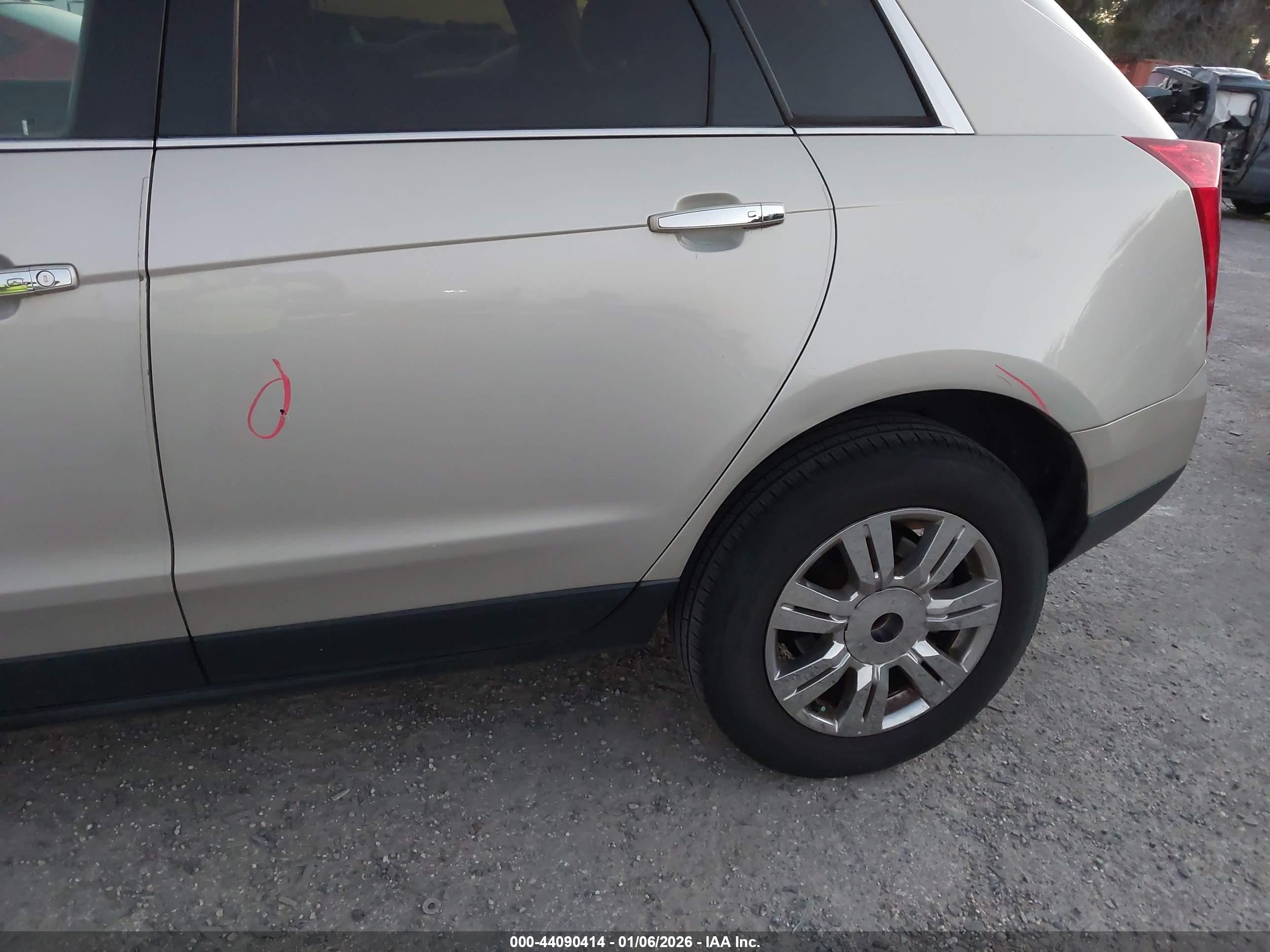 CADILLAC SRX image 6