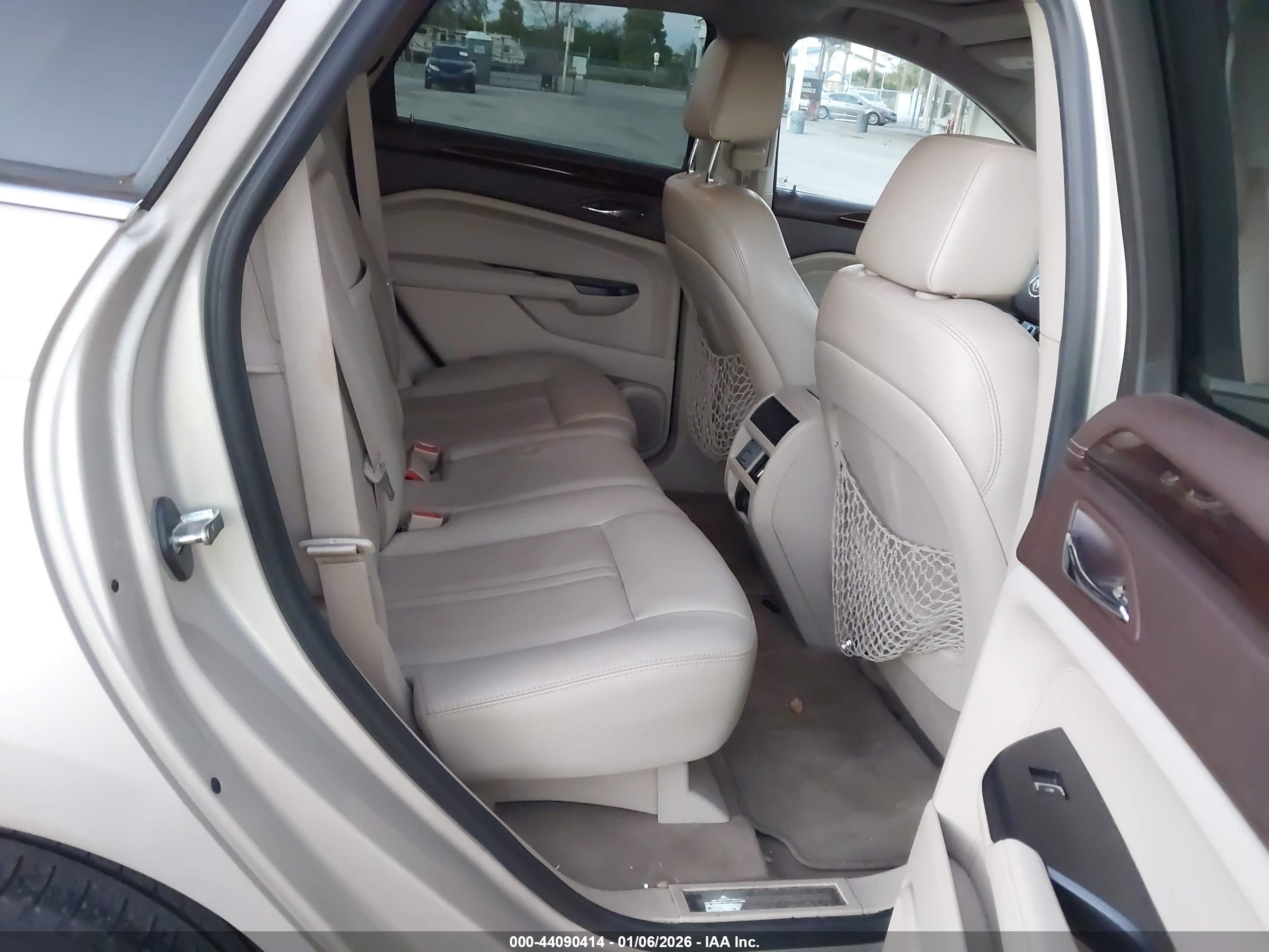 CADILLAC SRX image 8