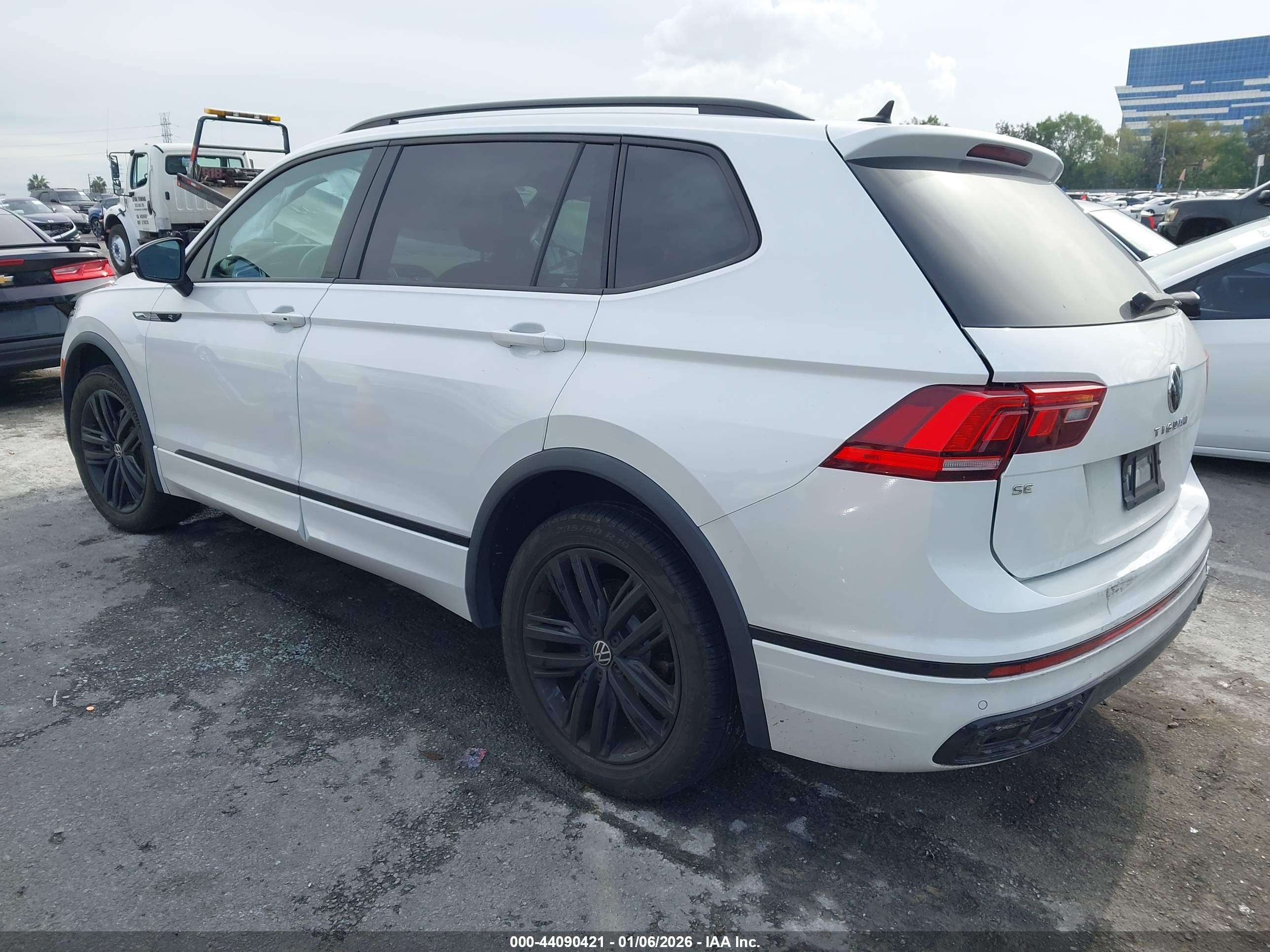 VOLKSWAGEN TIGUAN image 3