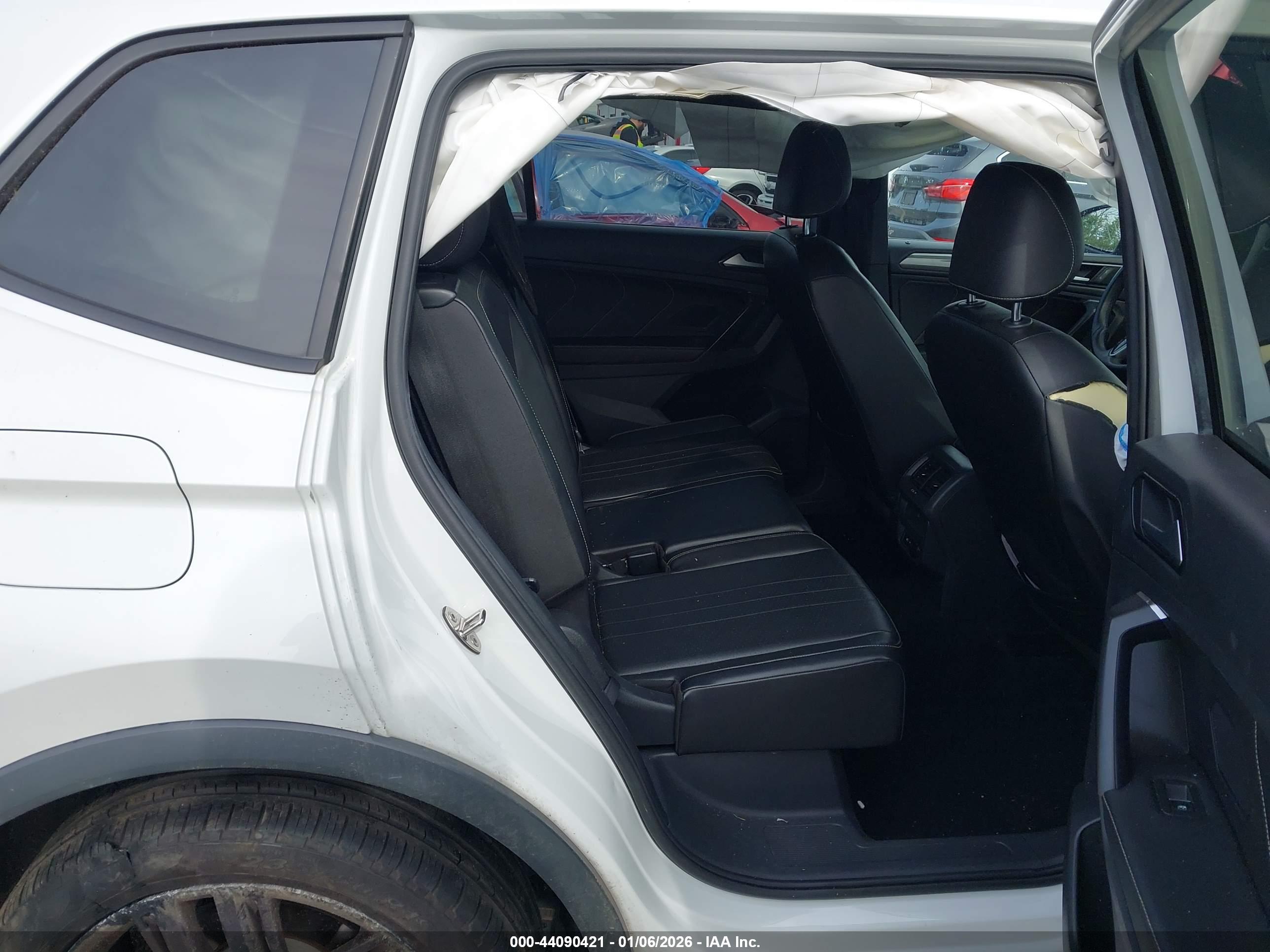 VOLKSWAGEN TIGUAN image 8