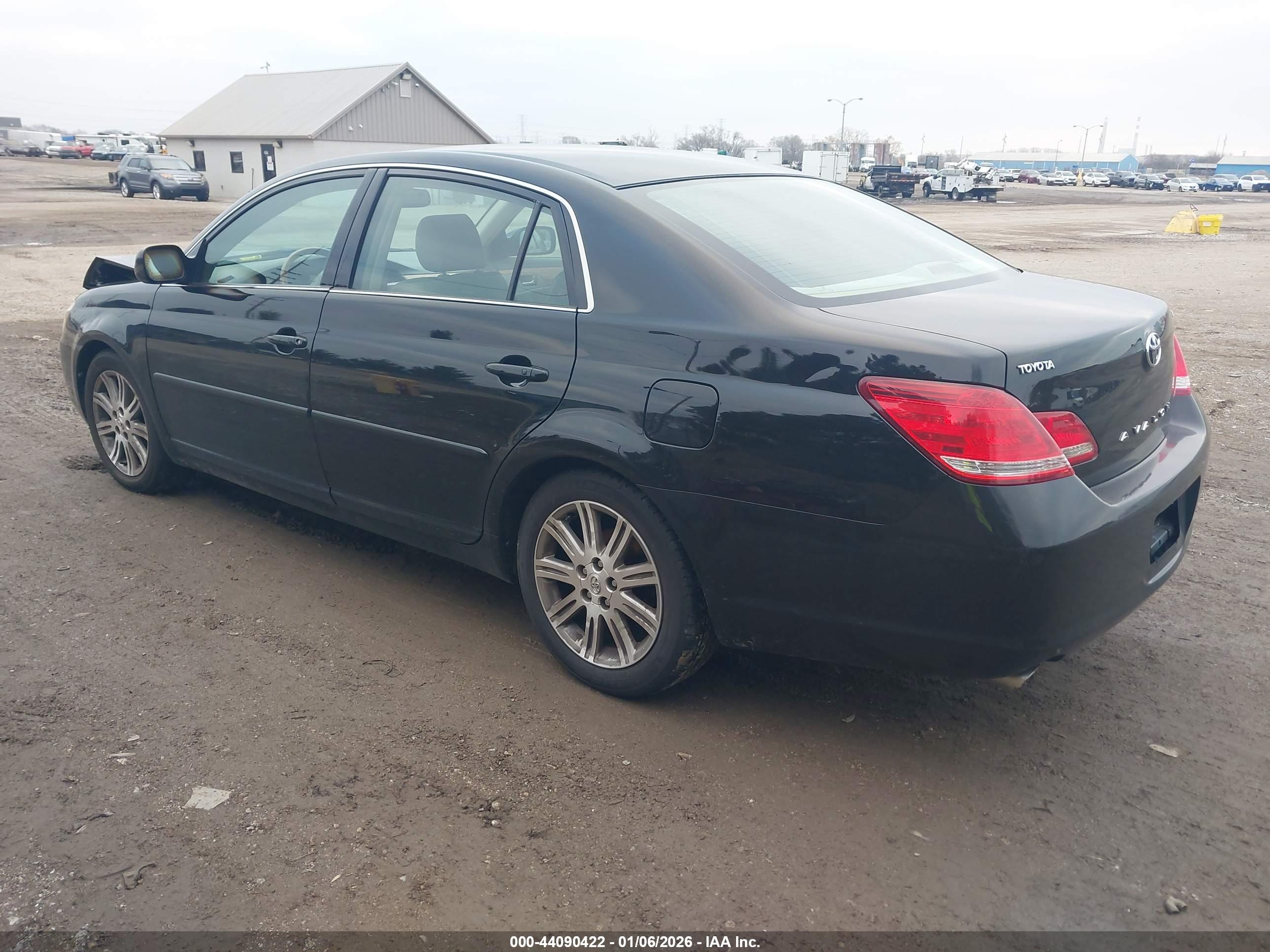 TOYOTA AVALON image 3