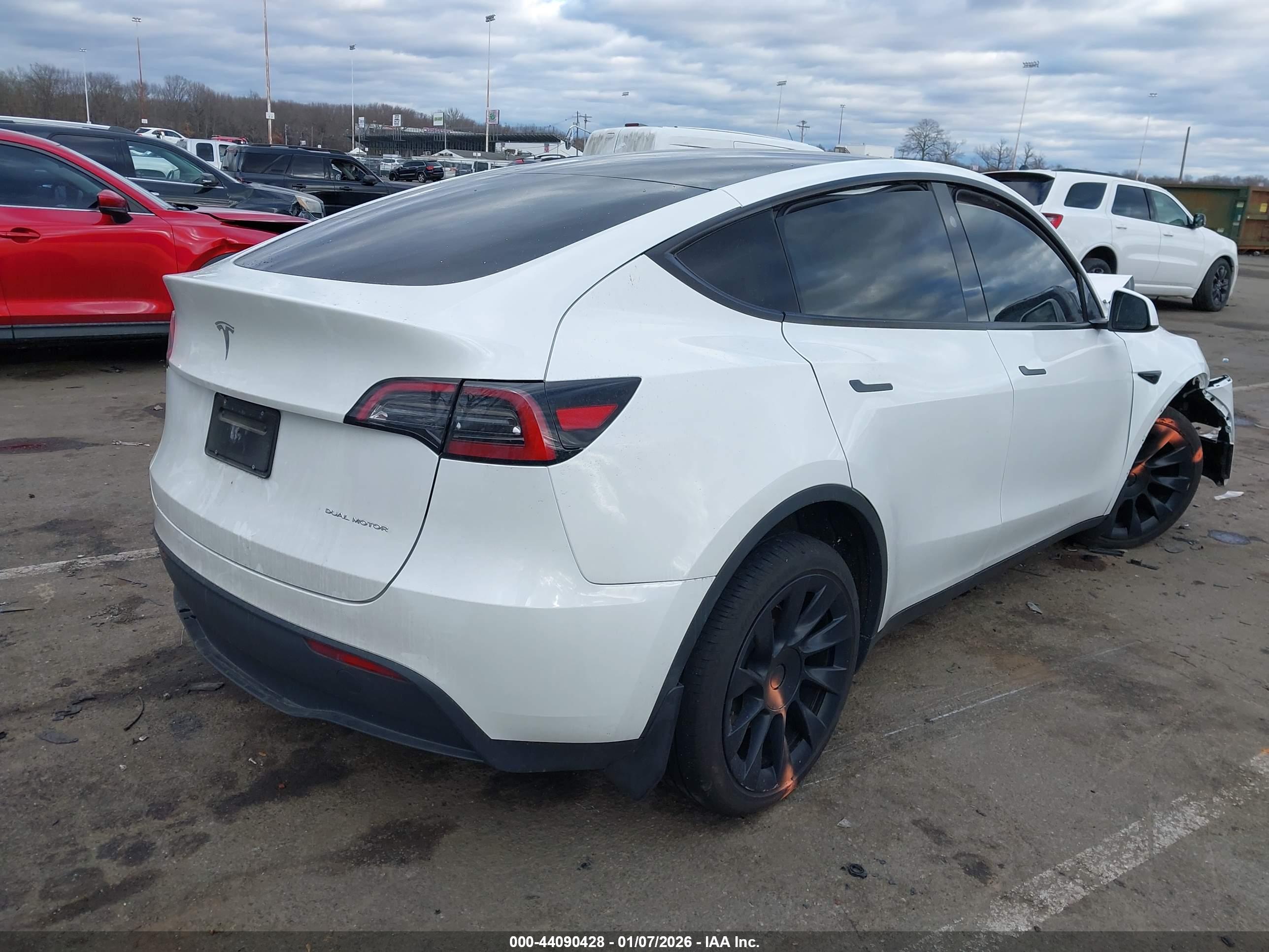 TESLA MODEL image 4