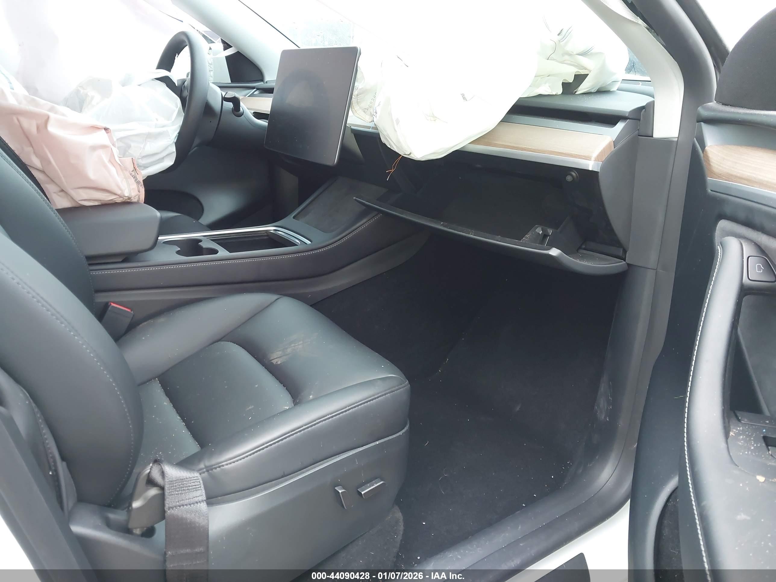 TESLA MODEL image 5
