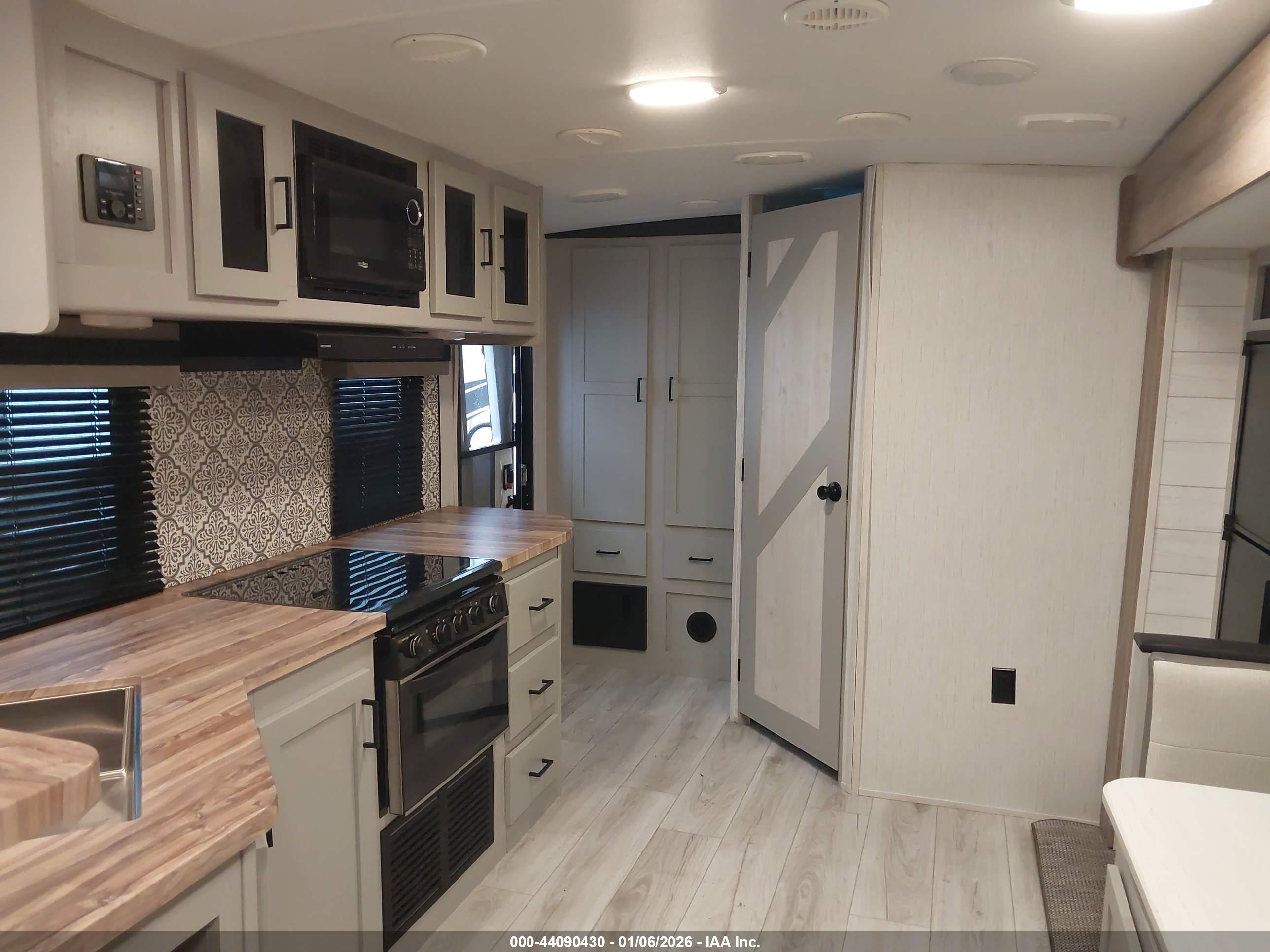 HEARTLAND RV image 8