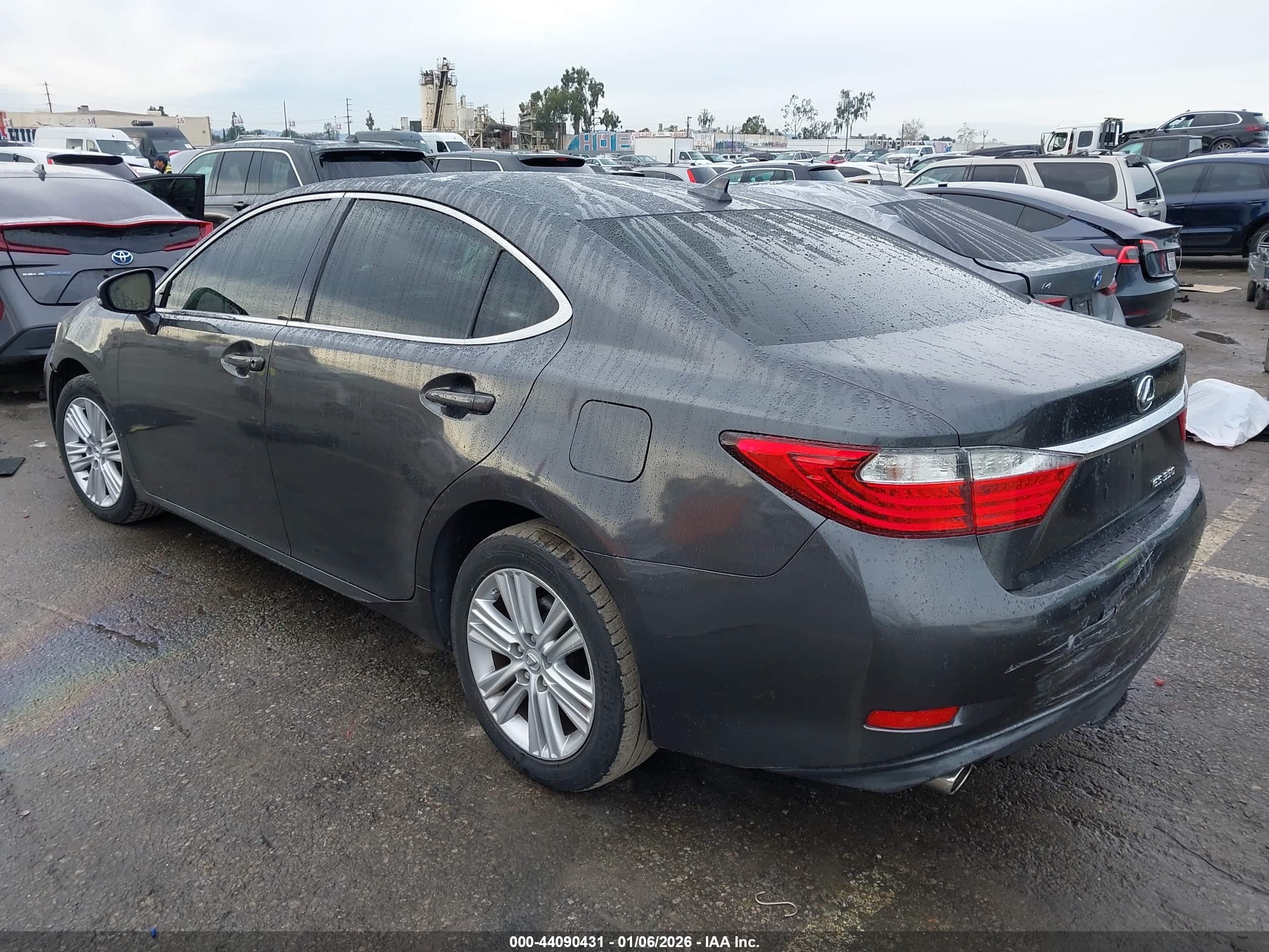 LEXUS ES image 3