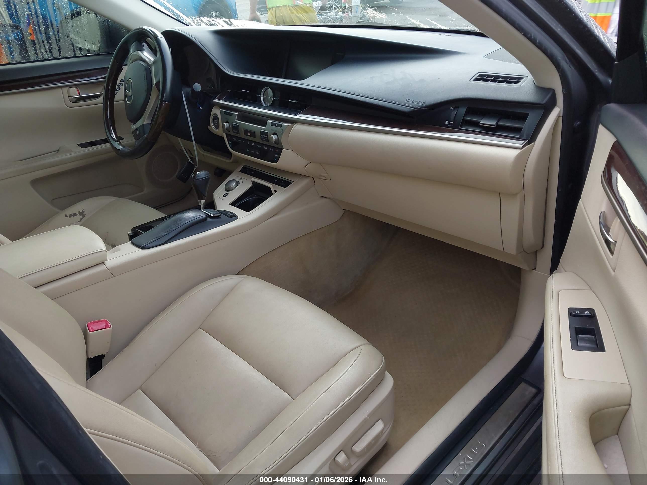 LEXUS ES image 5