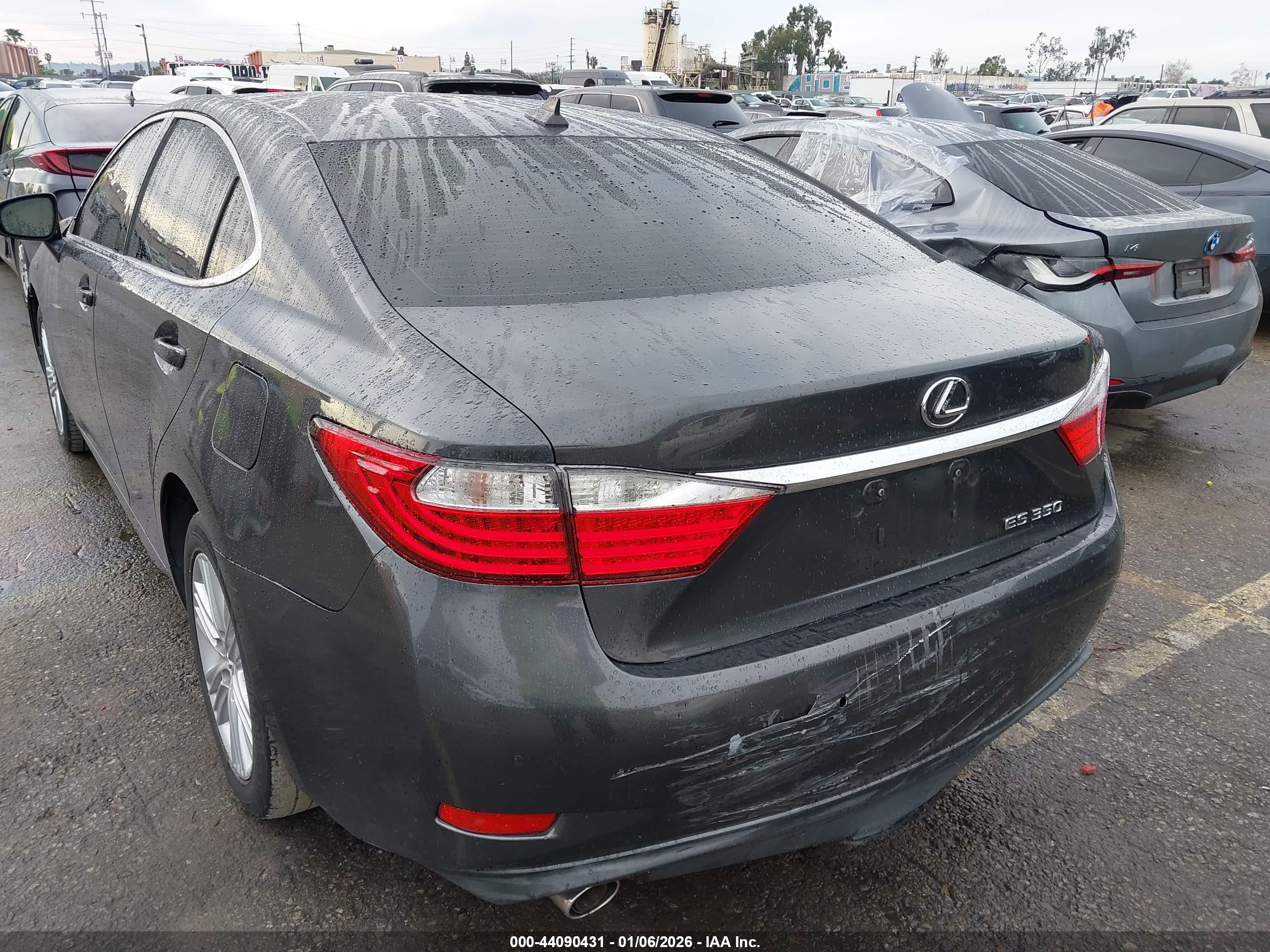 LEXUS ES image 6