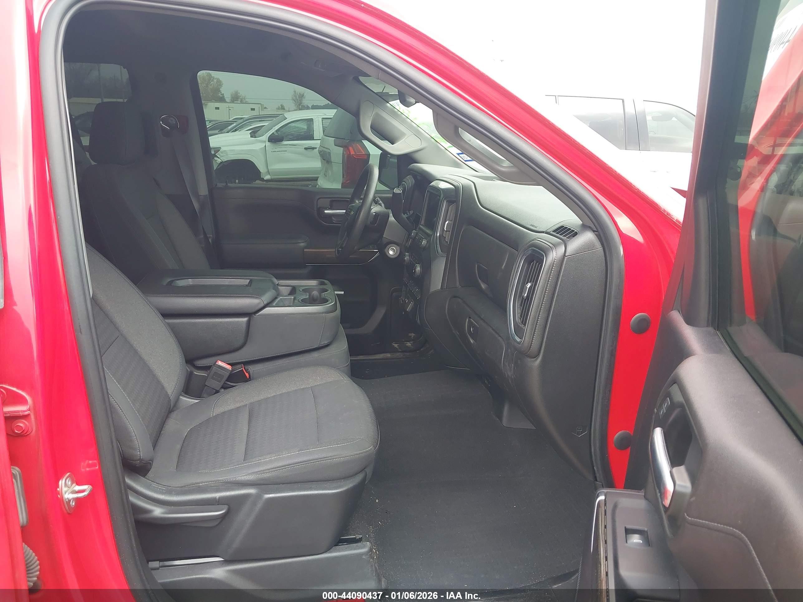 CHEVROLET SILVERADO image 5