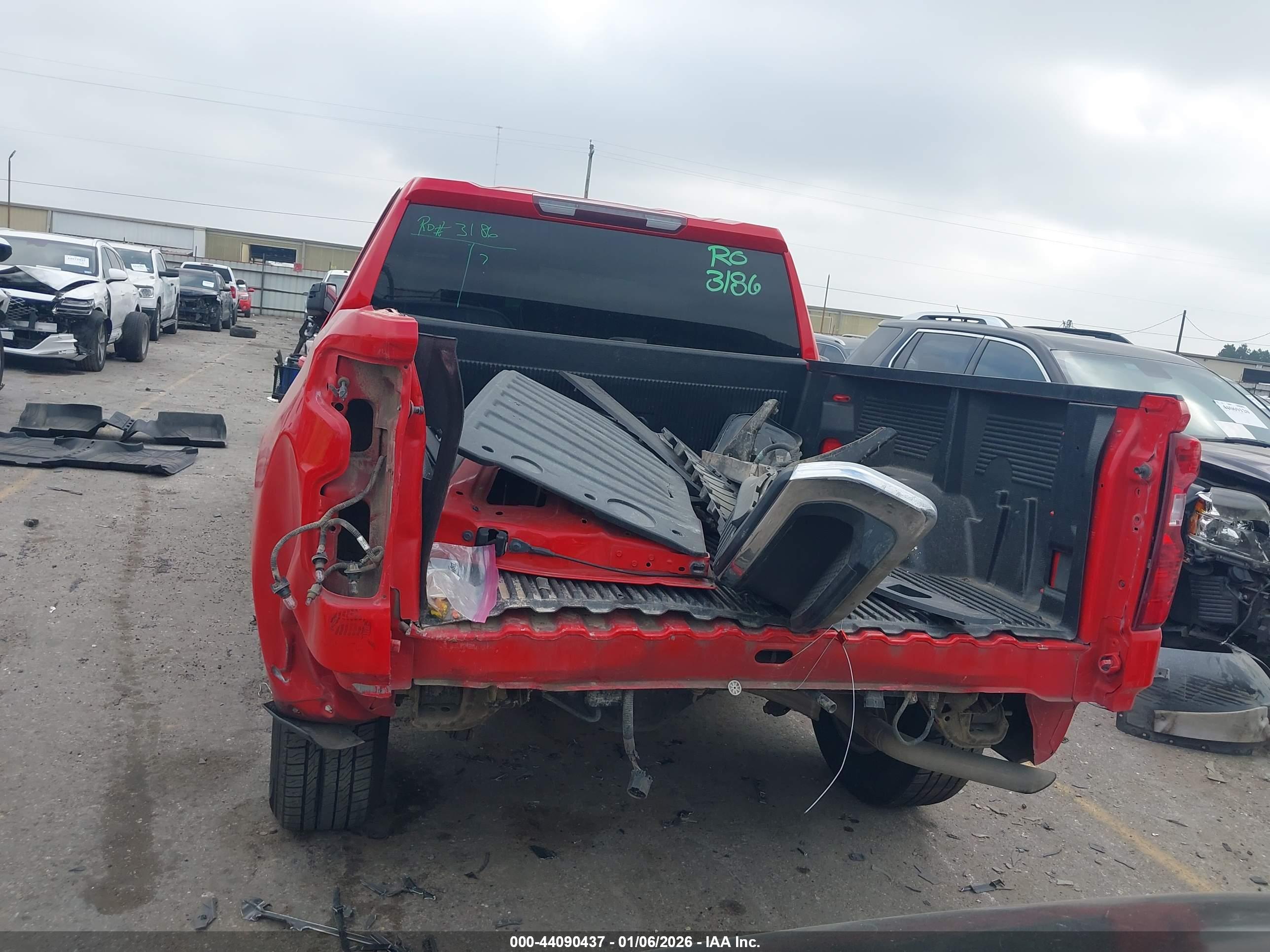 CHEVROLET SILVERADO image 6