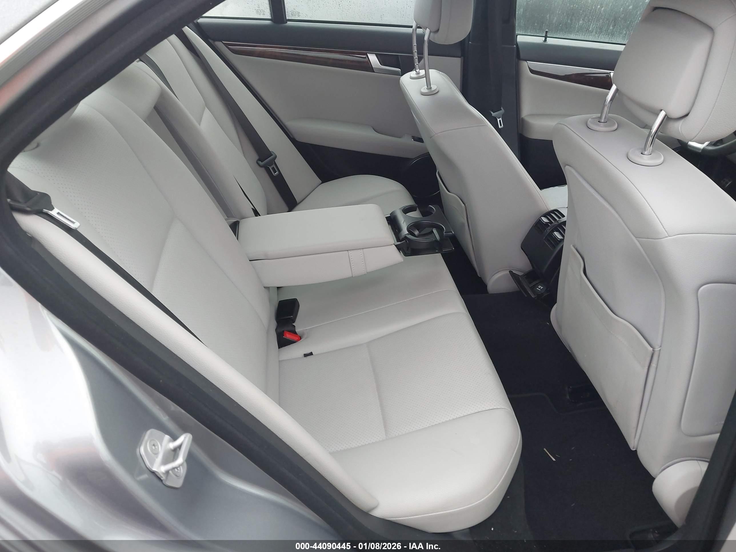 MERCEDES-BENZ C image 8
