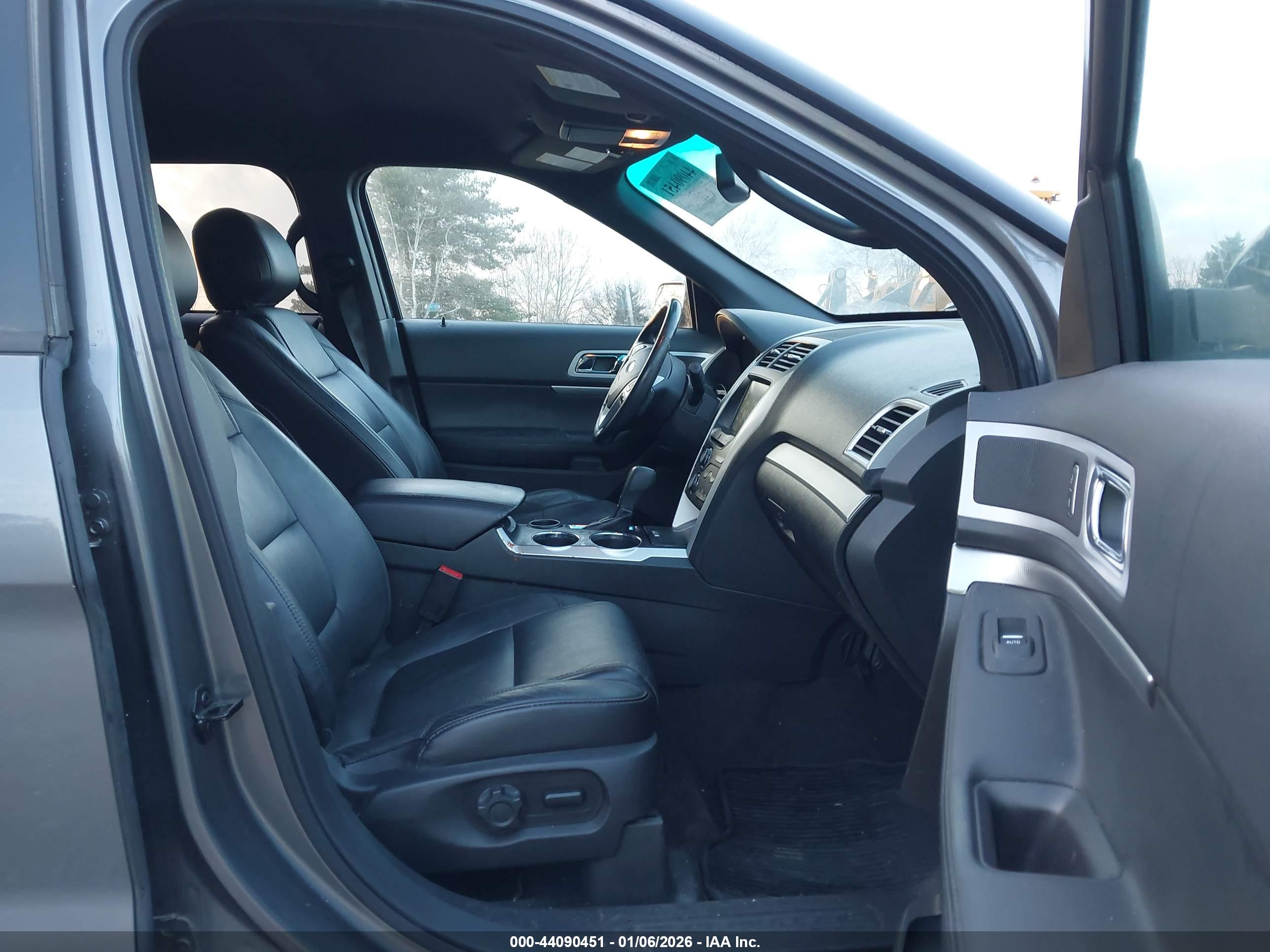 FORD EXPLORER image 5