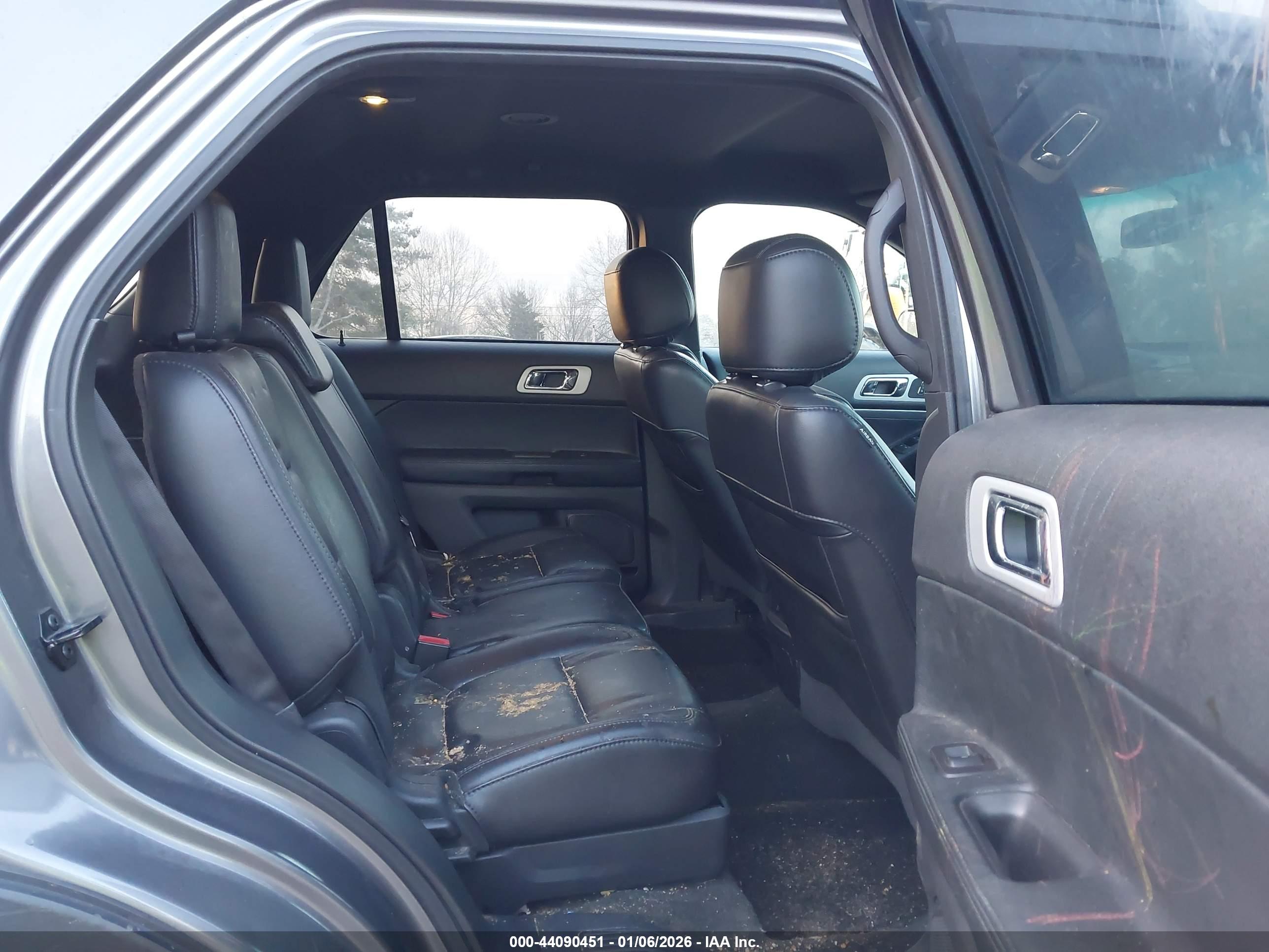 FORD EXPLORER image 8