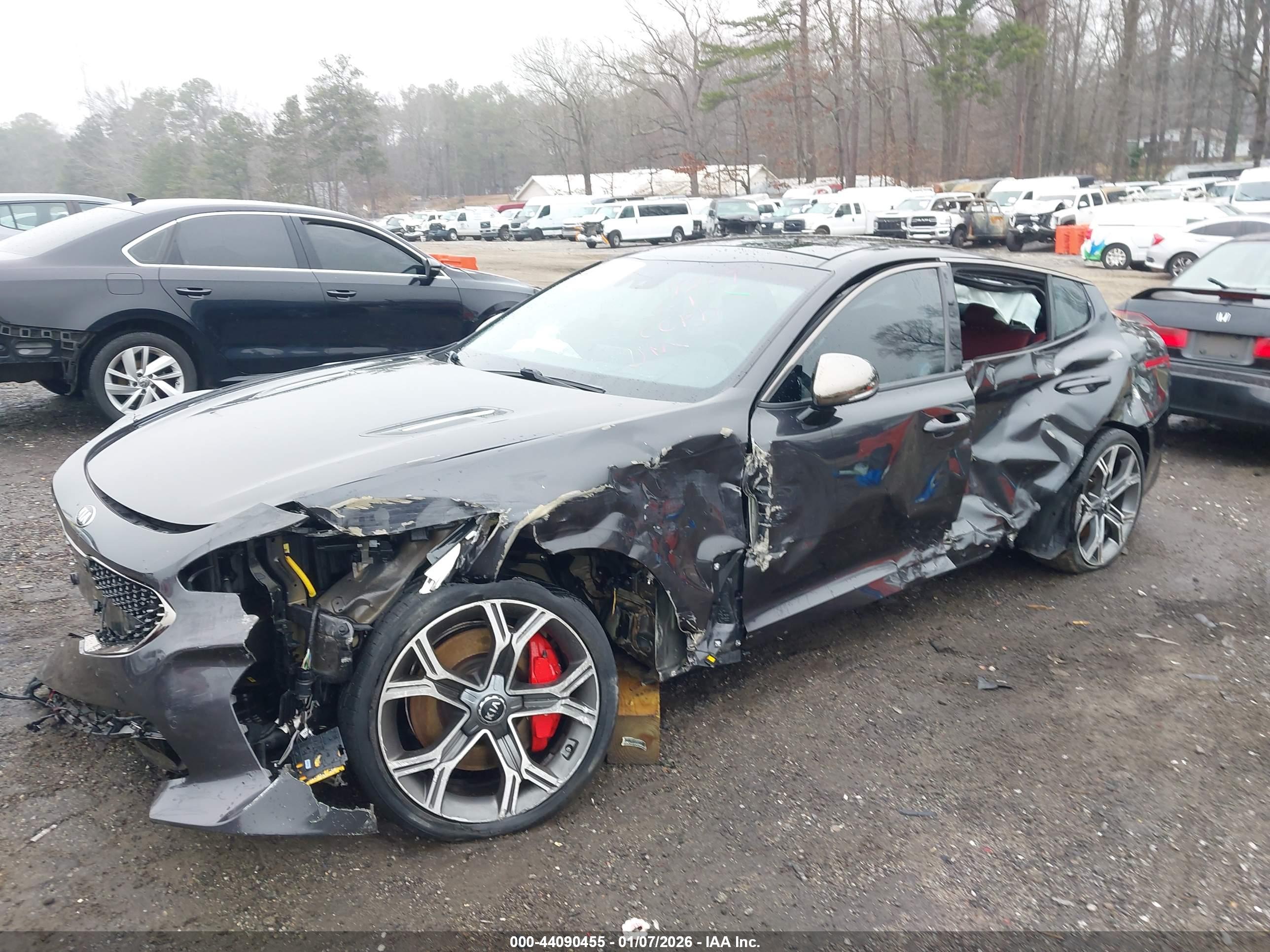 KIA STINGER image 2