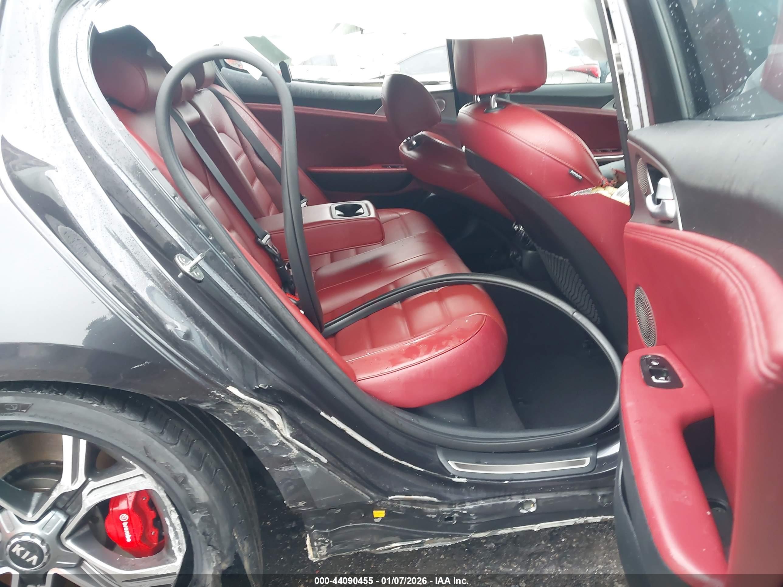 KIA STINGER image 8