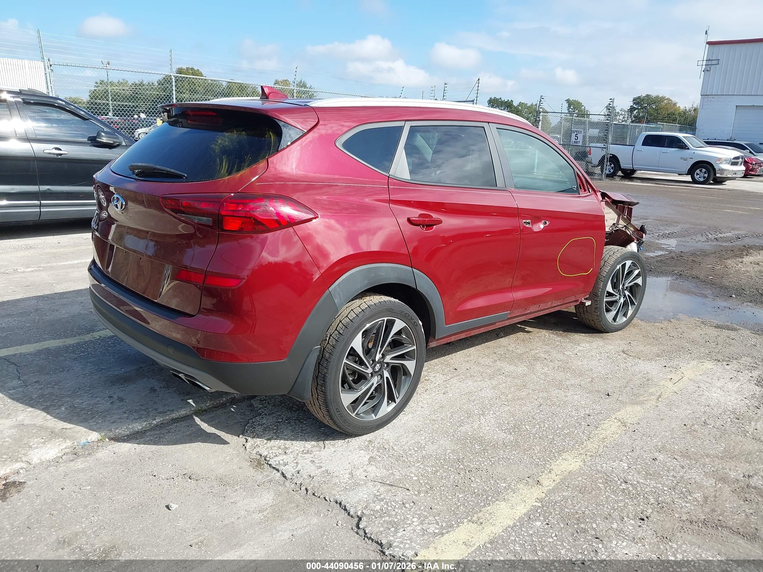 HYUNDAI TUCSON image 4