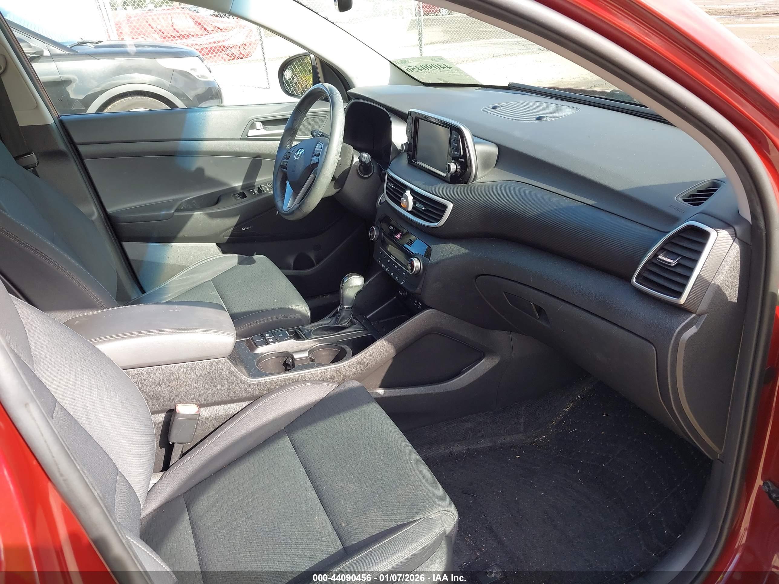 HYUNDAI TUCSON image 5