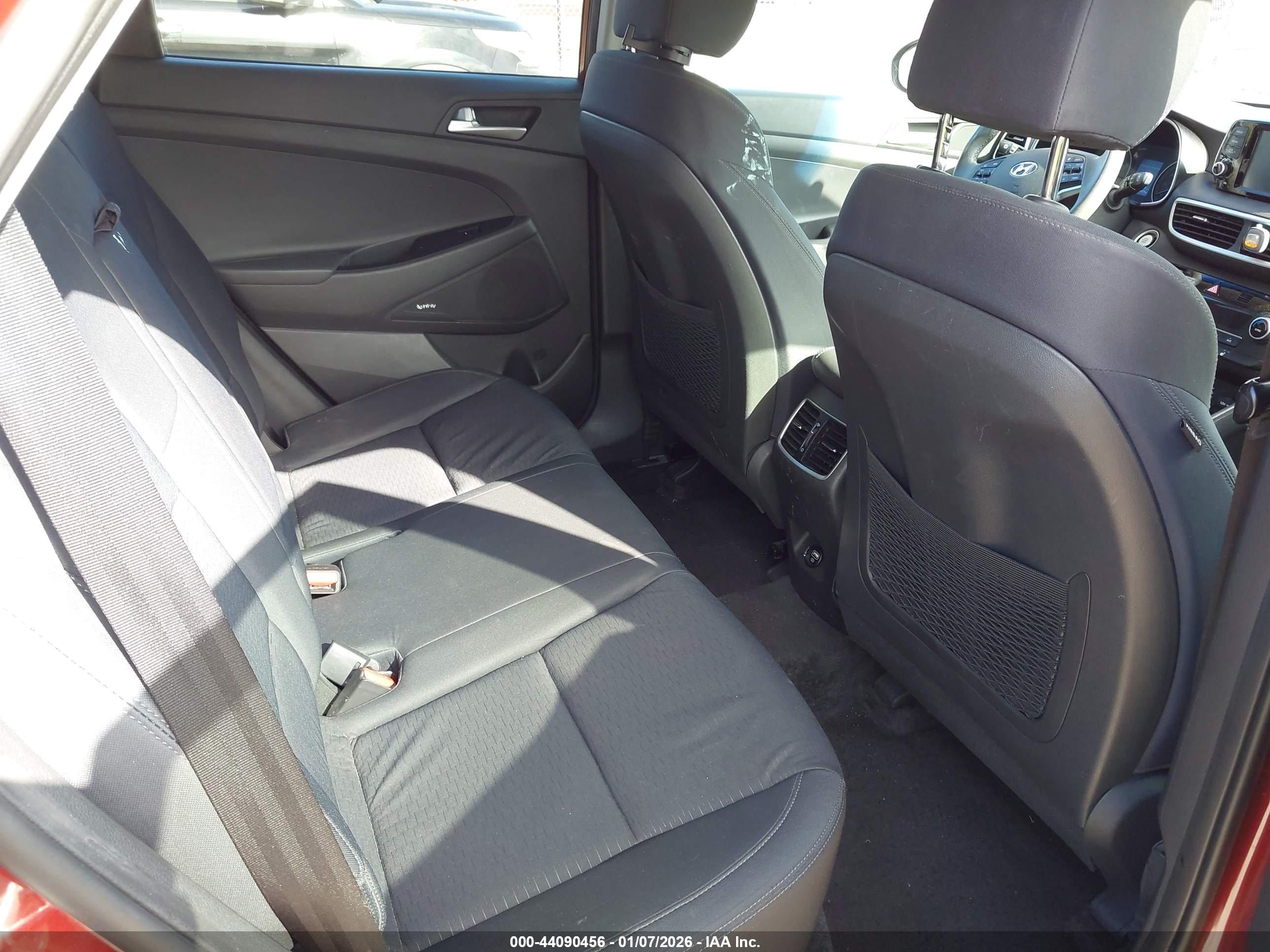HYUNDAI TUCSON image 8