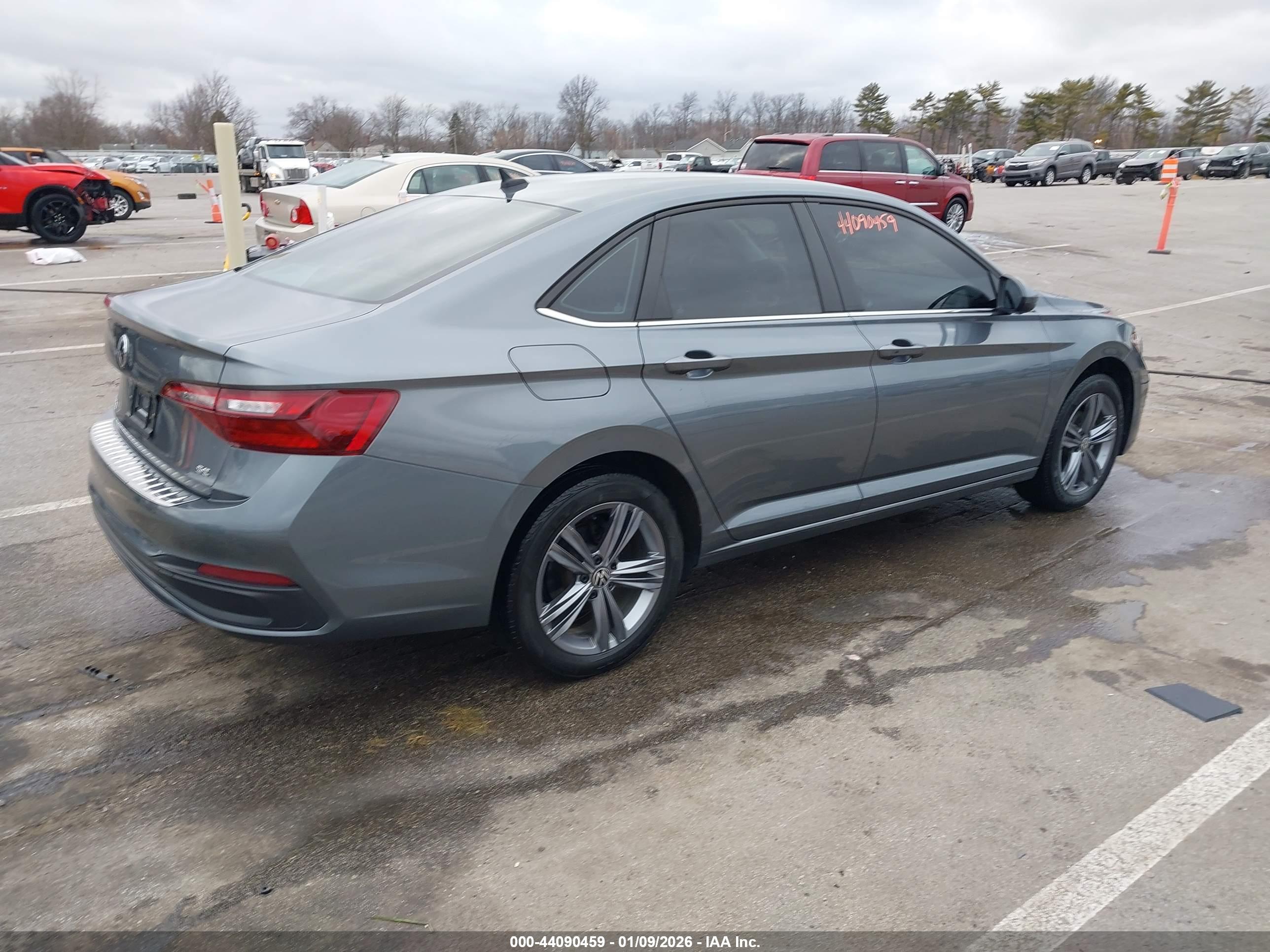 VOLKSWAGEN JETTA image 4