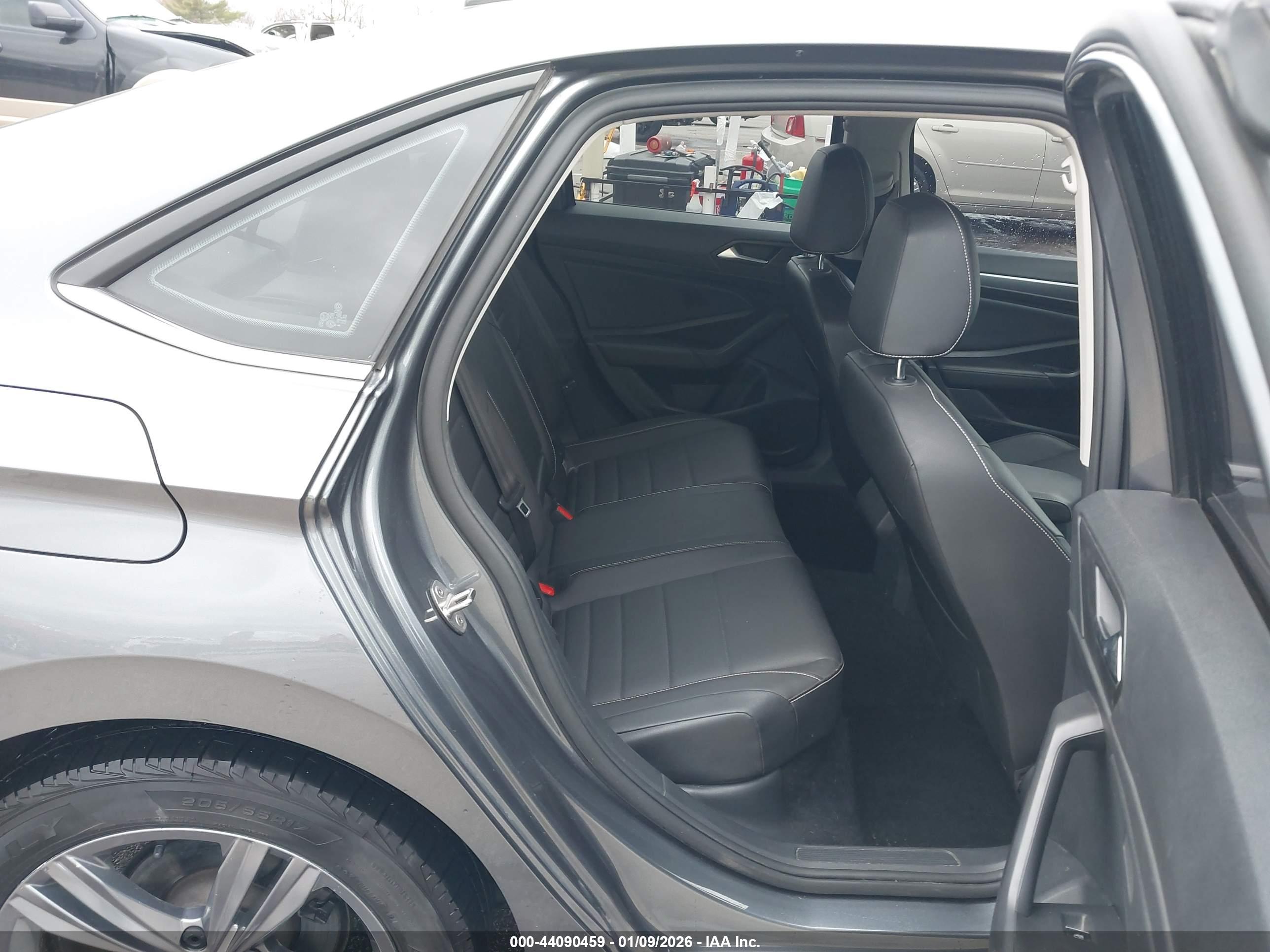 VOLKSWAGEN JETTA image 8