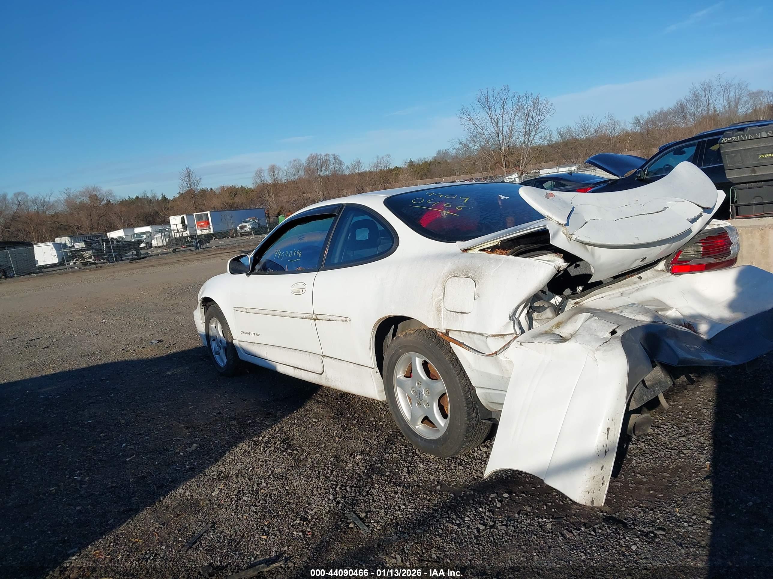 PONTIAC GRAND image 3