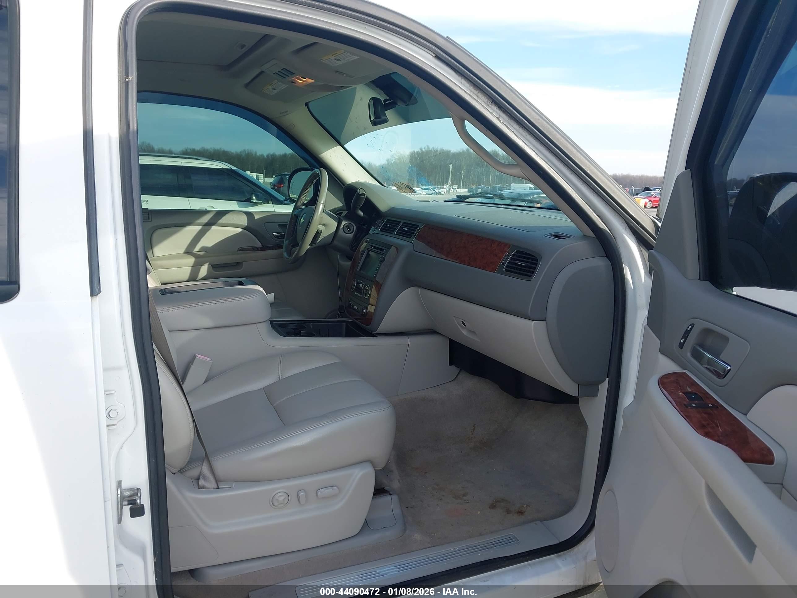 CHEVROLET TAHOE image 5