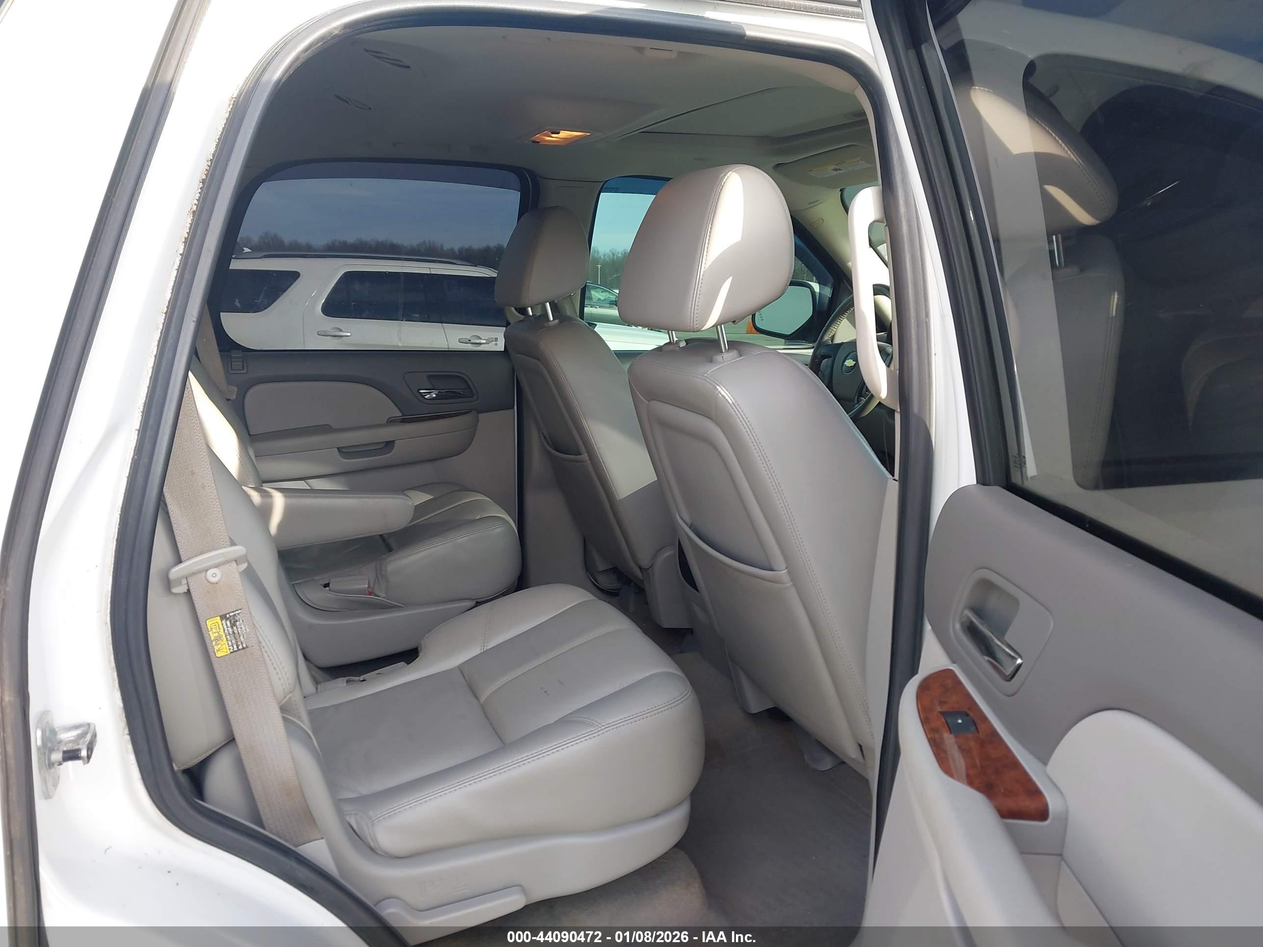 CHEVROLET TAHOE image 8