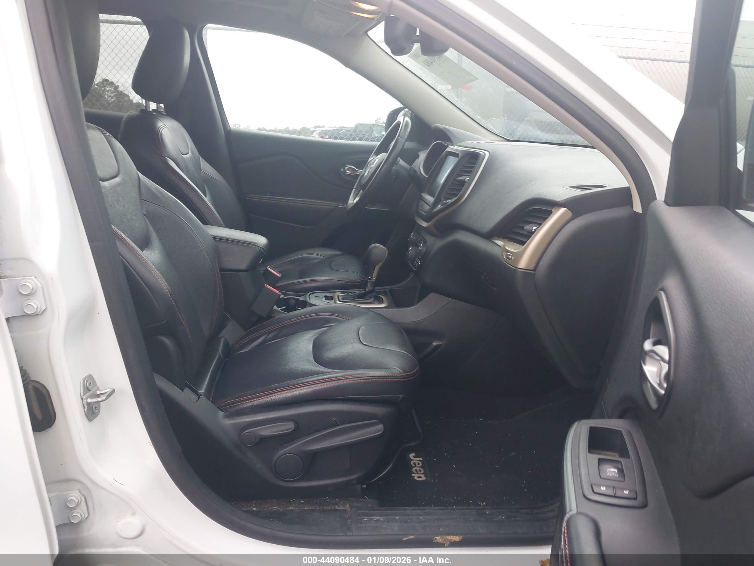 JEEP CHEROKEE image 5