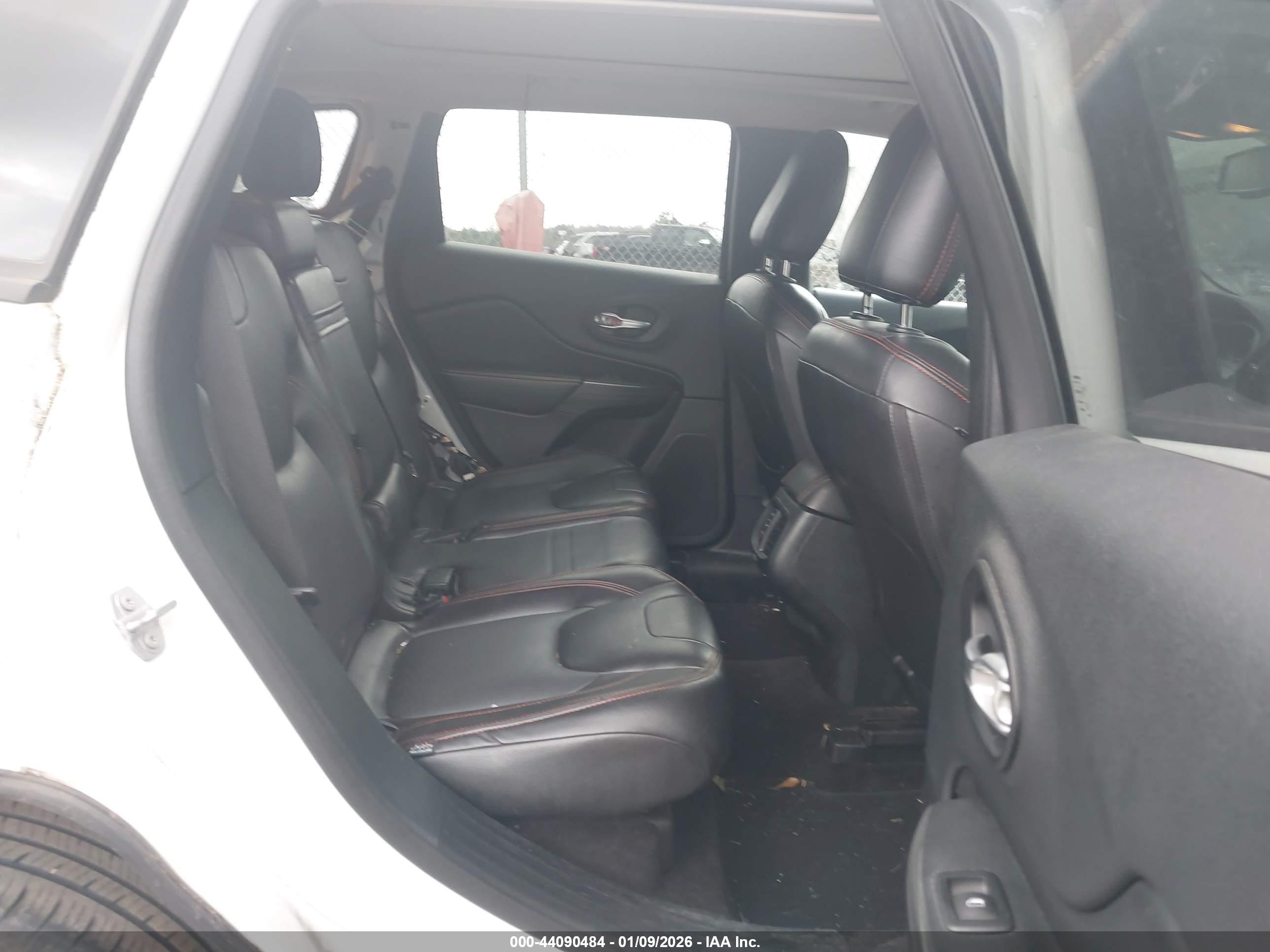 JEEP CHEROKEE image 8