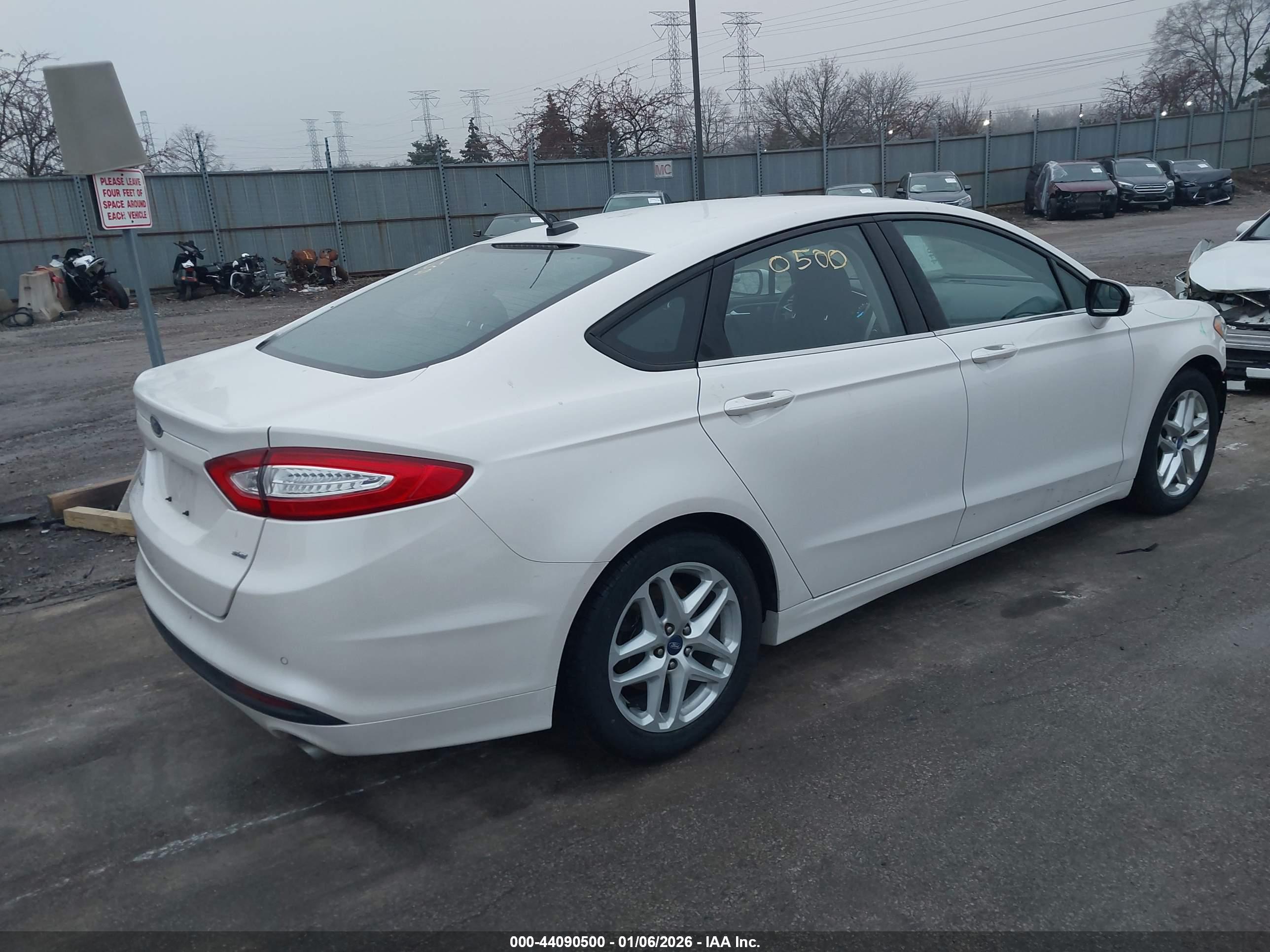 FORD FUSION image 4