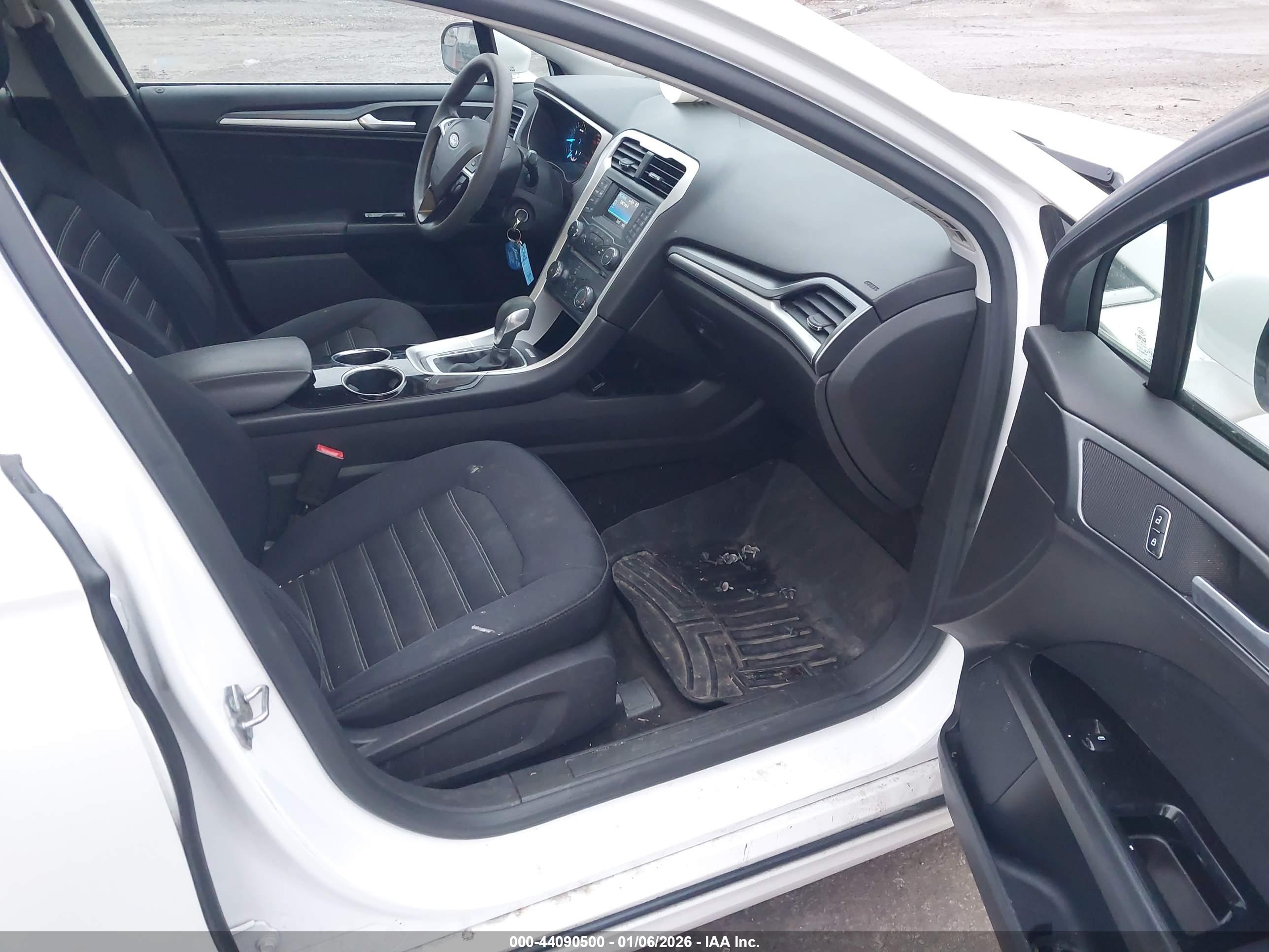 FORD FUSION image 5