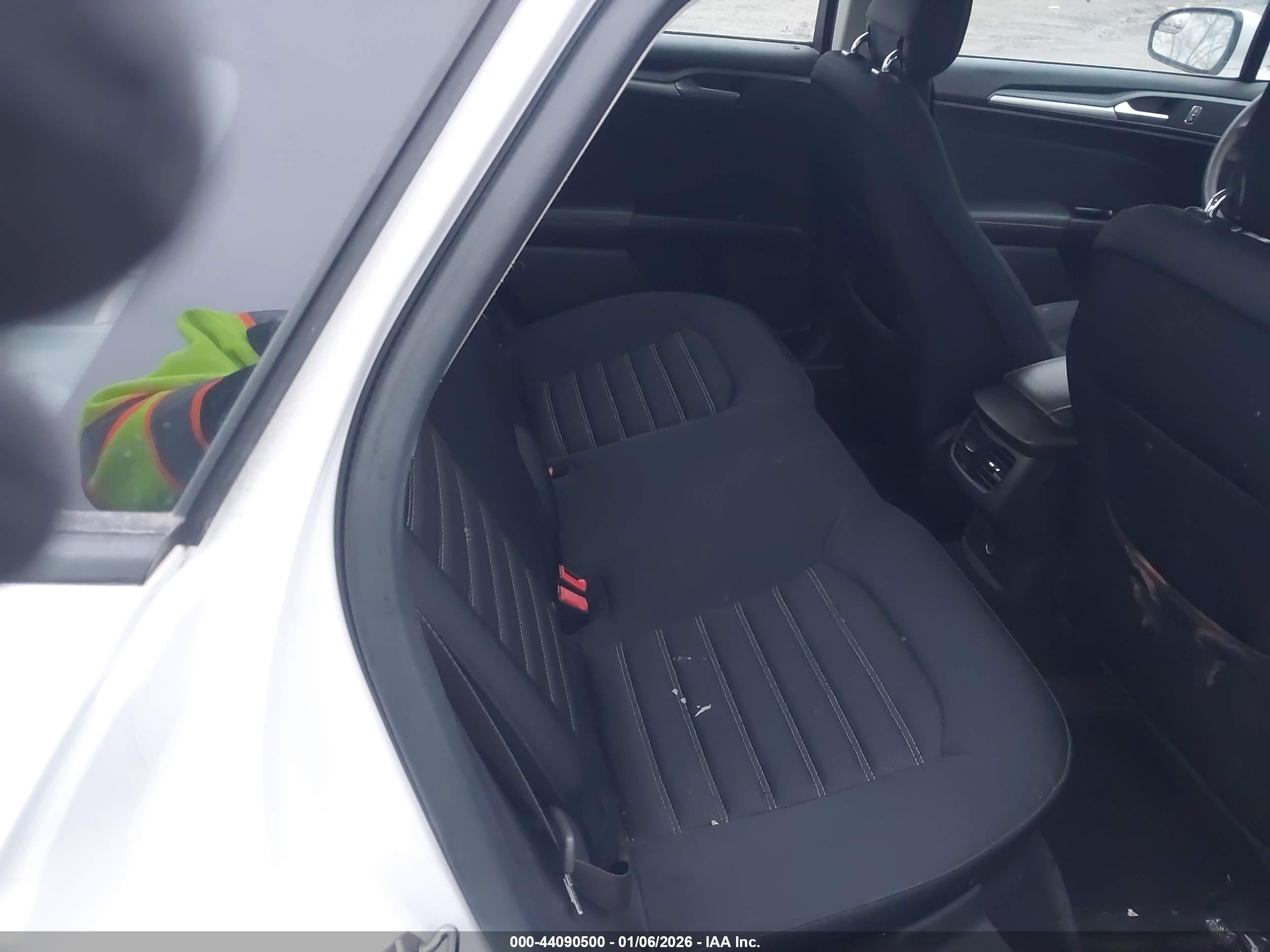 FORD FUSION image 8