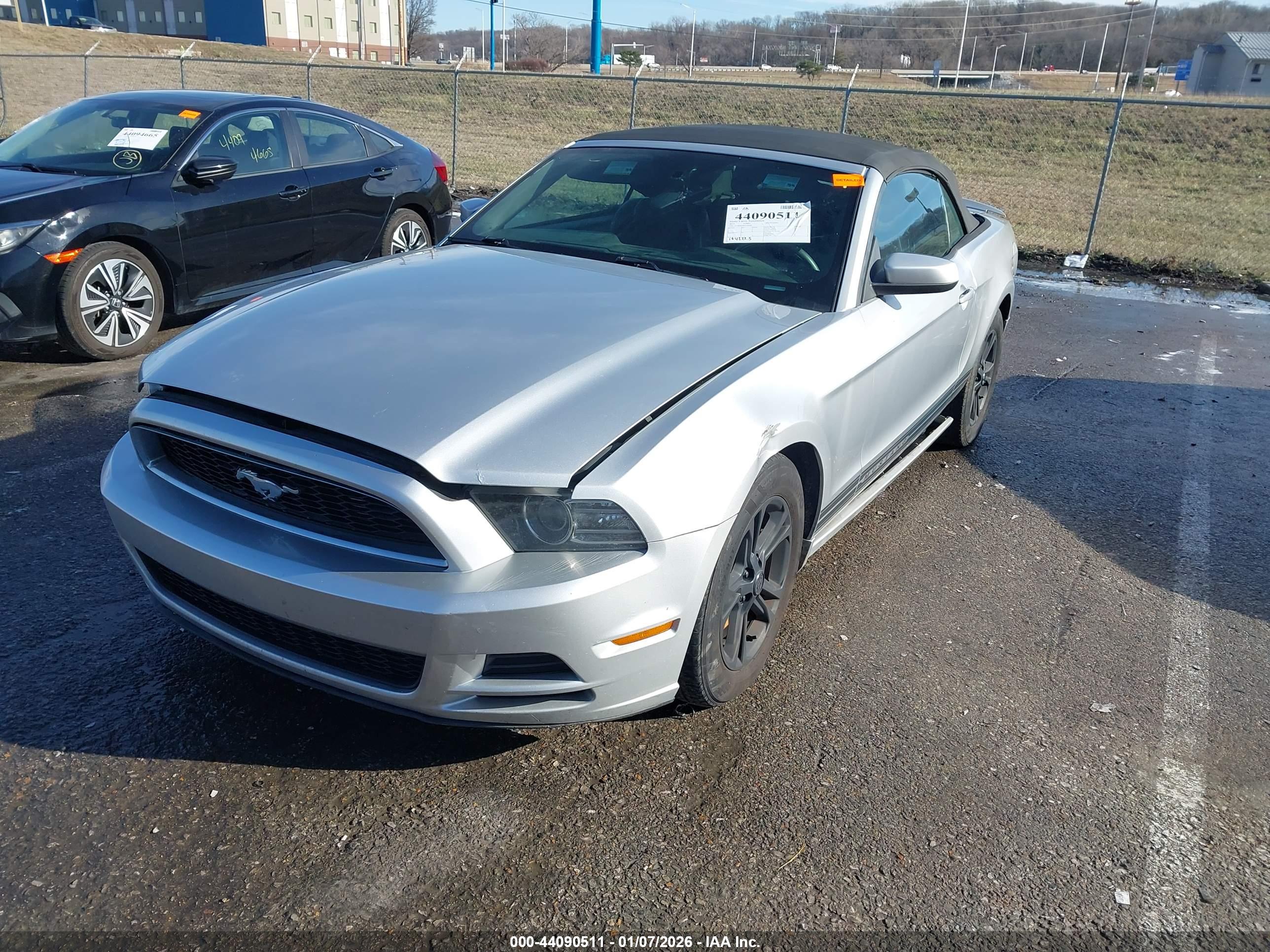 FORD MUSTANG image 2