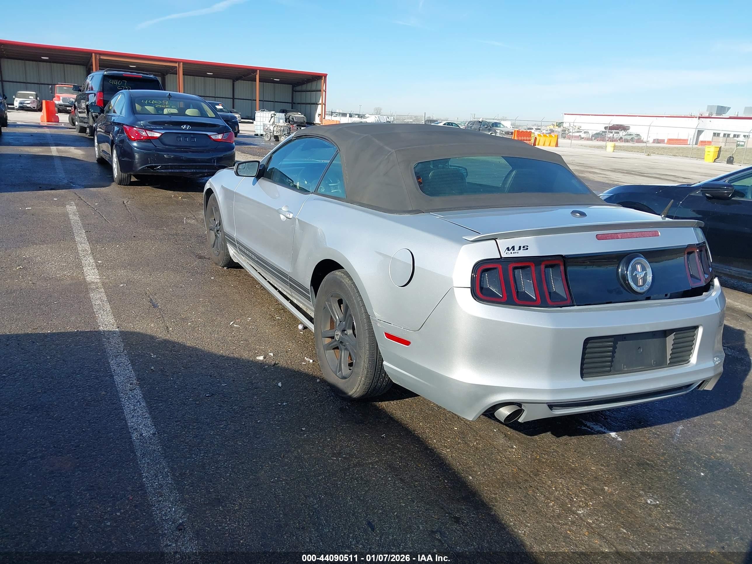 FORD MUSTANG image 3