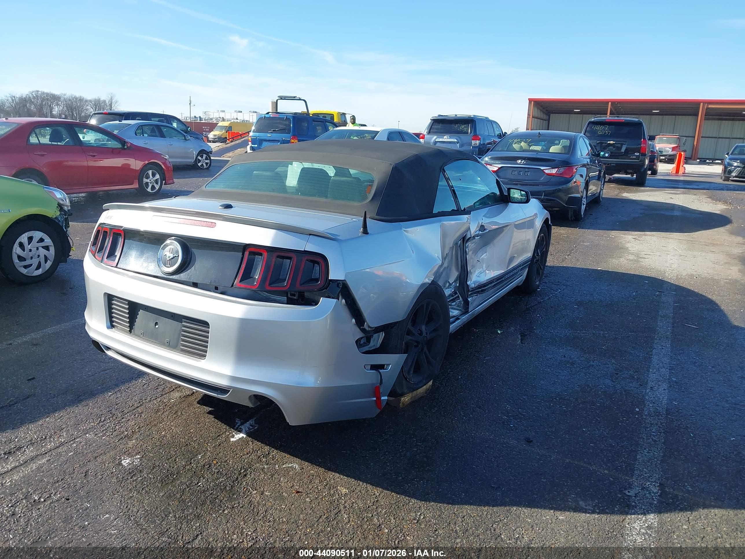FORD MUSTANG image 4