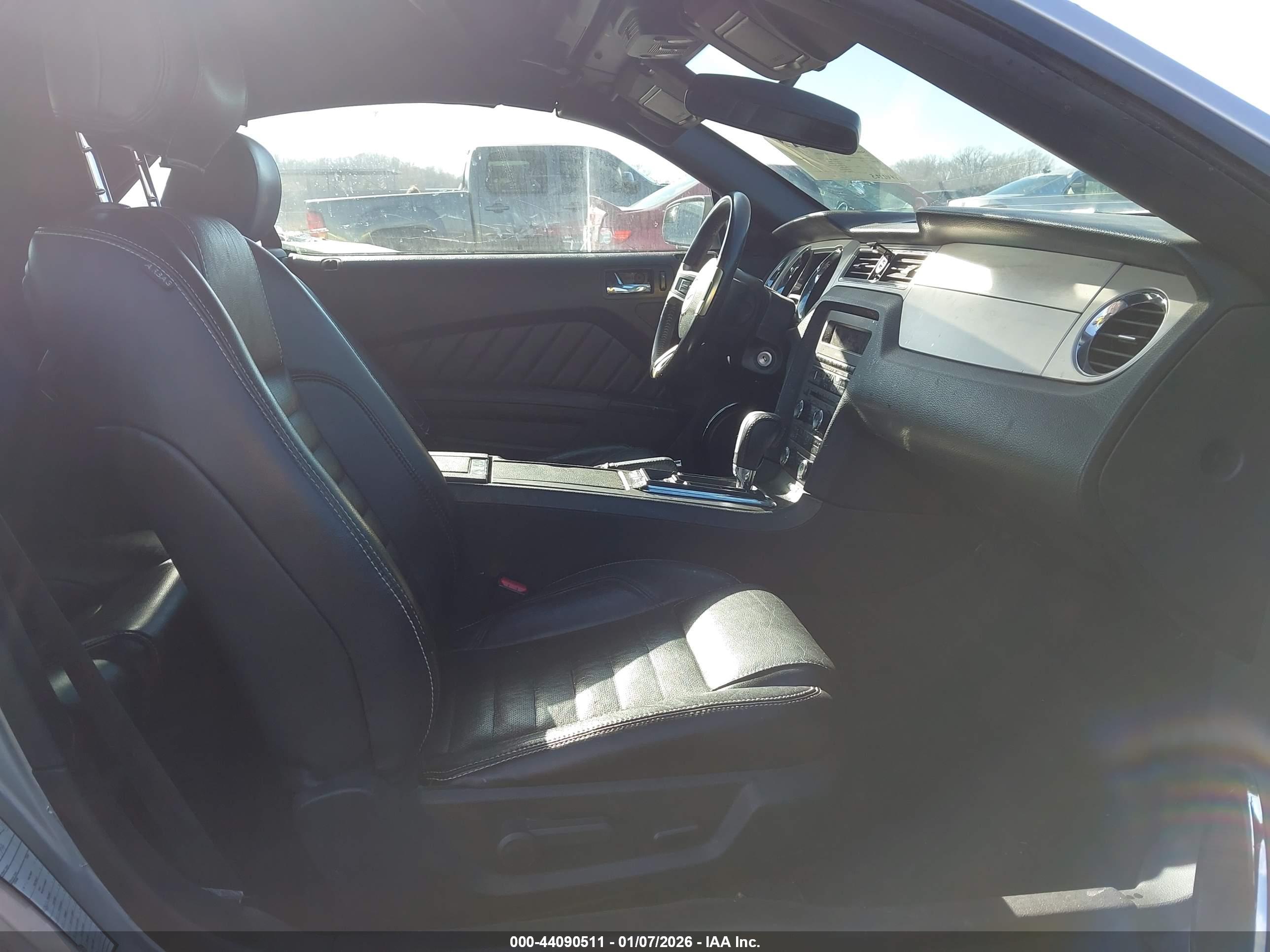 FORD MUSTANG image 5