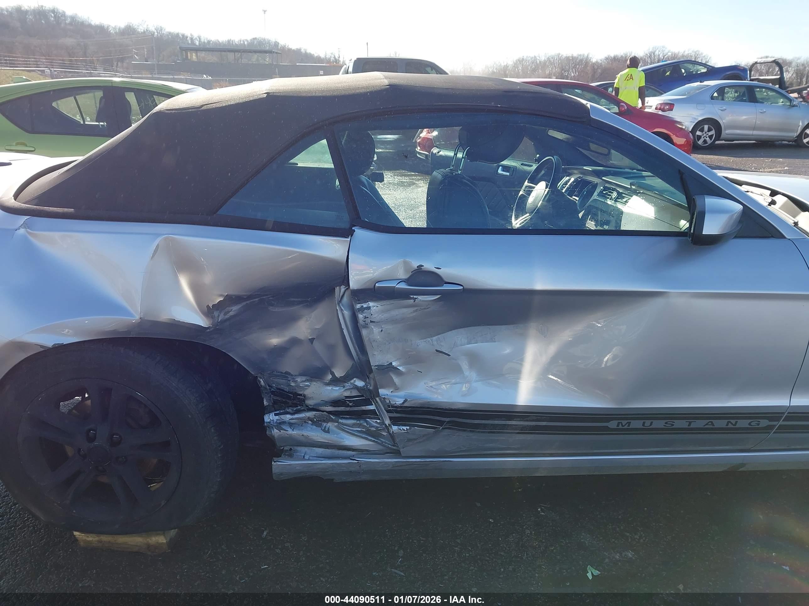 FORD MUSTANG image 6