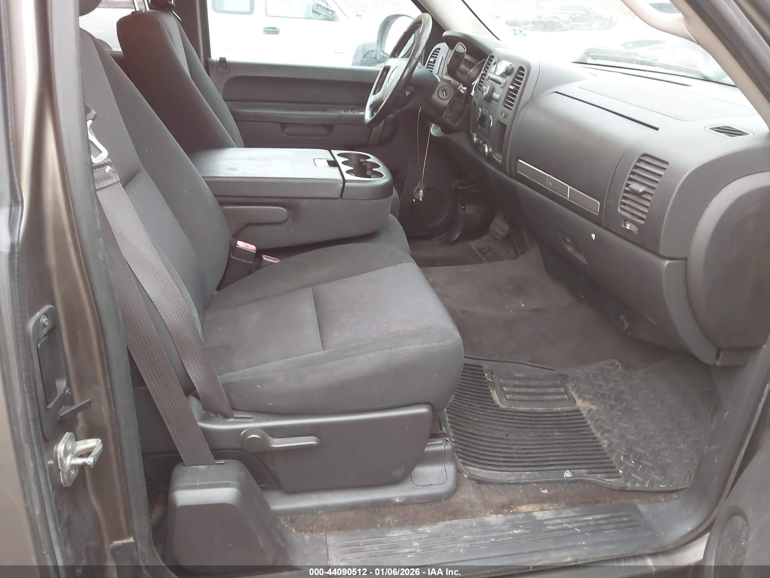 CHEVROLET SILVERADO image 5