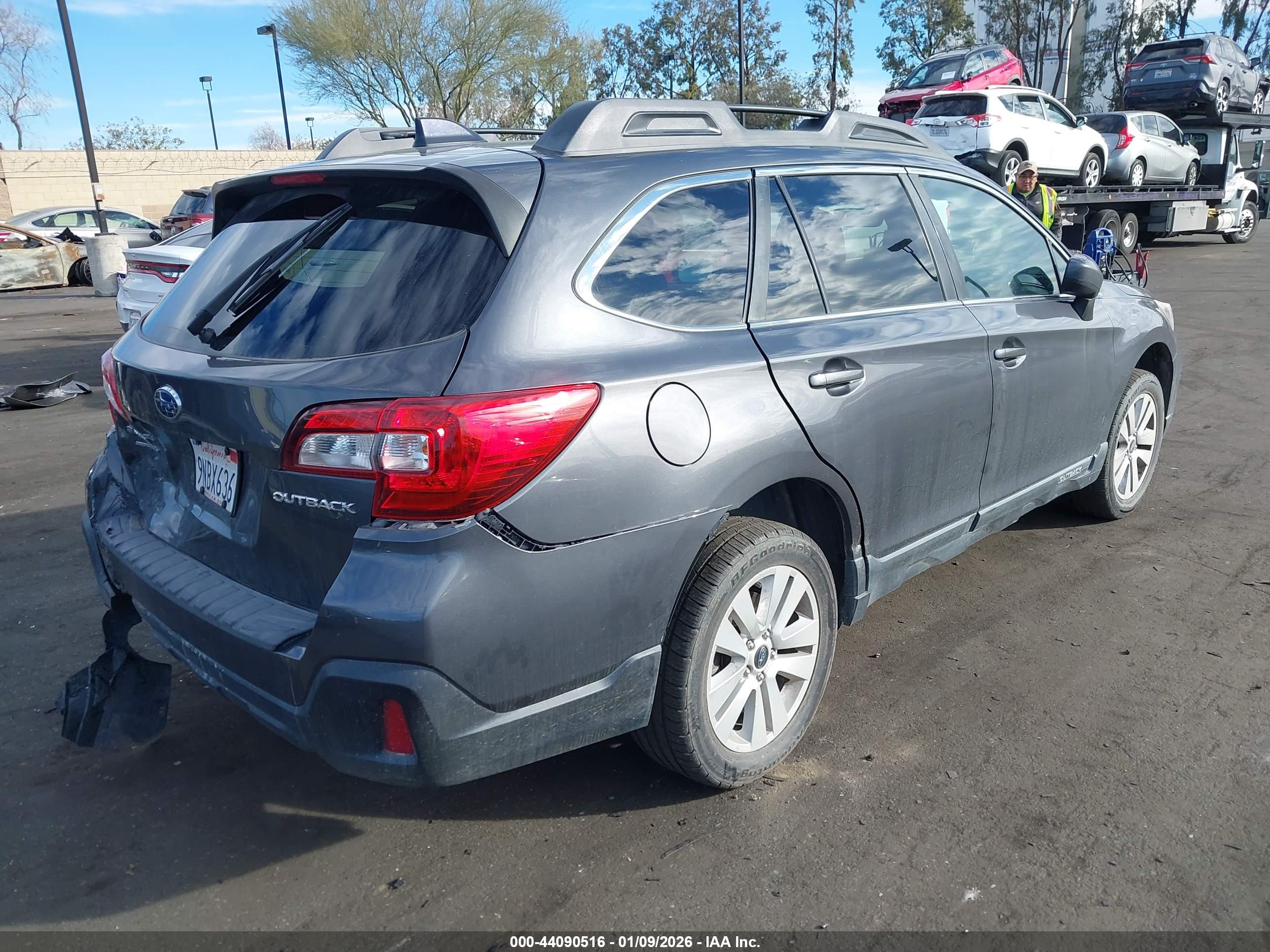 SUBARU OUTBACK image 4