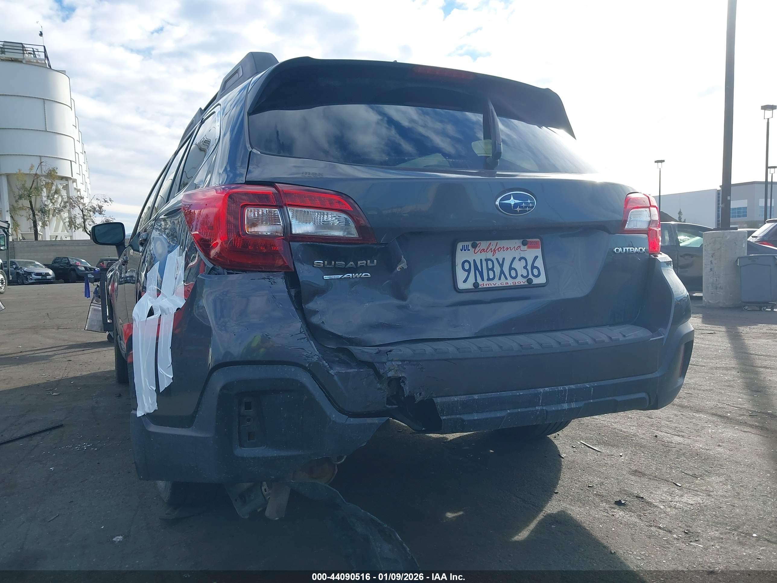 SUBARU OUTBACK image 6