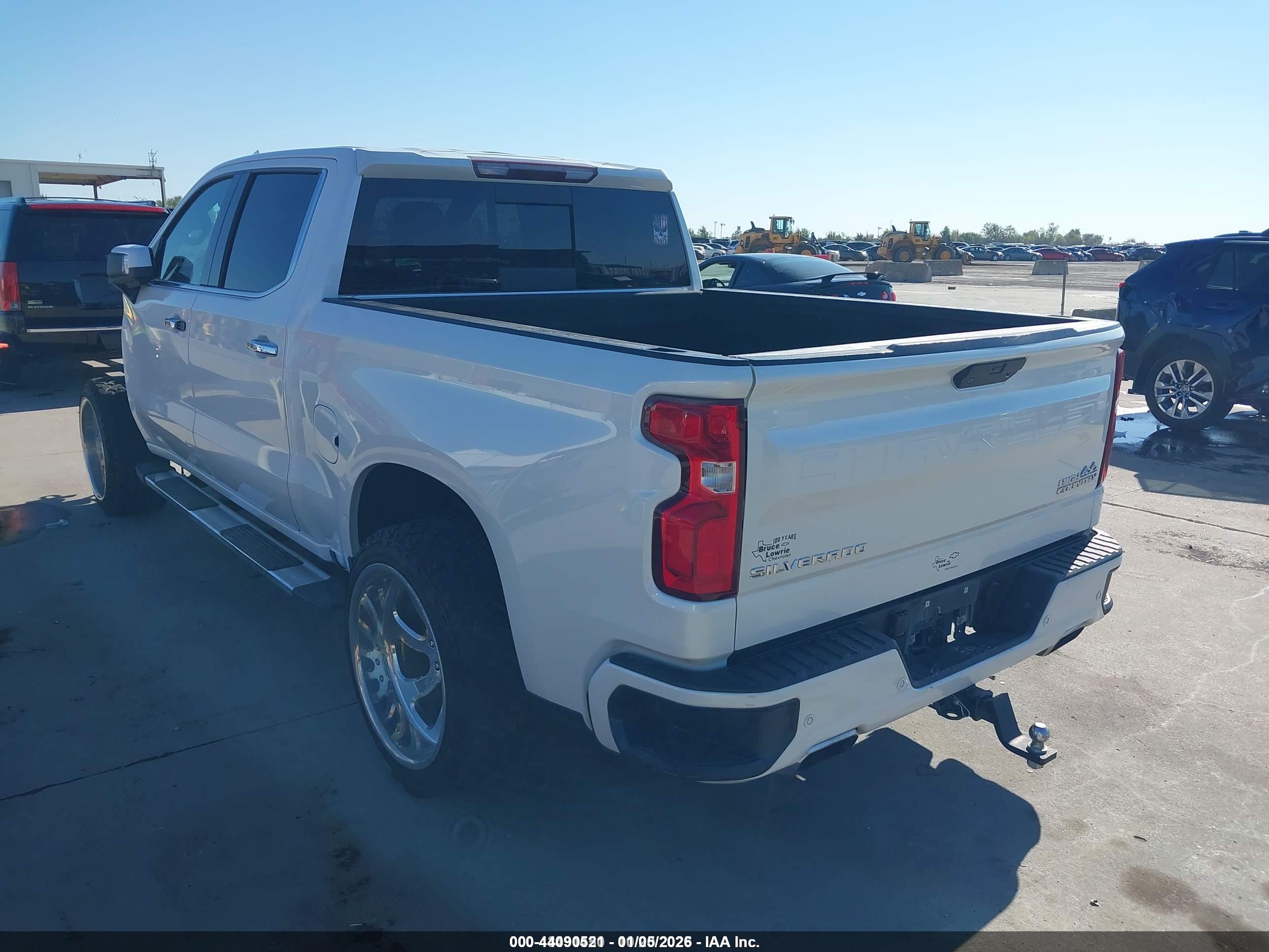 CHEVROLET SILVERADO image 3