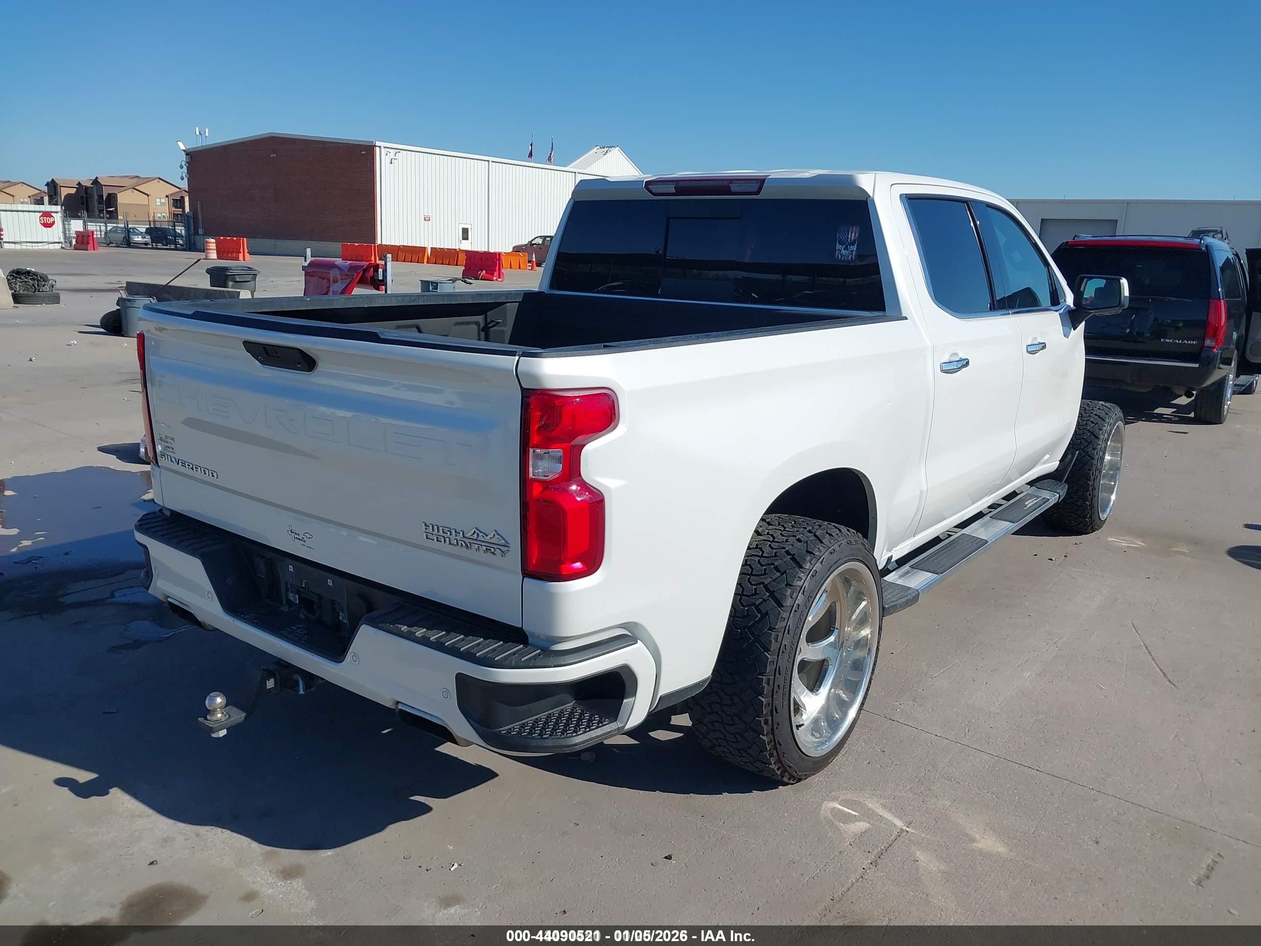CHEVROLET SILVERADO image 4