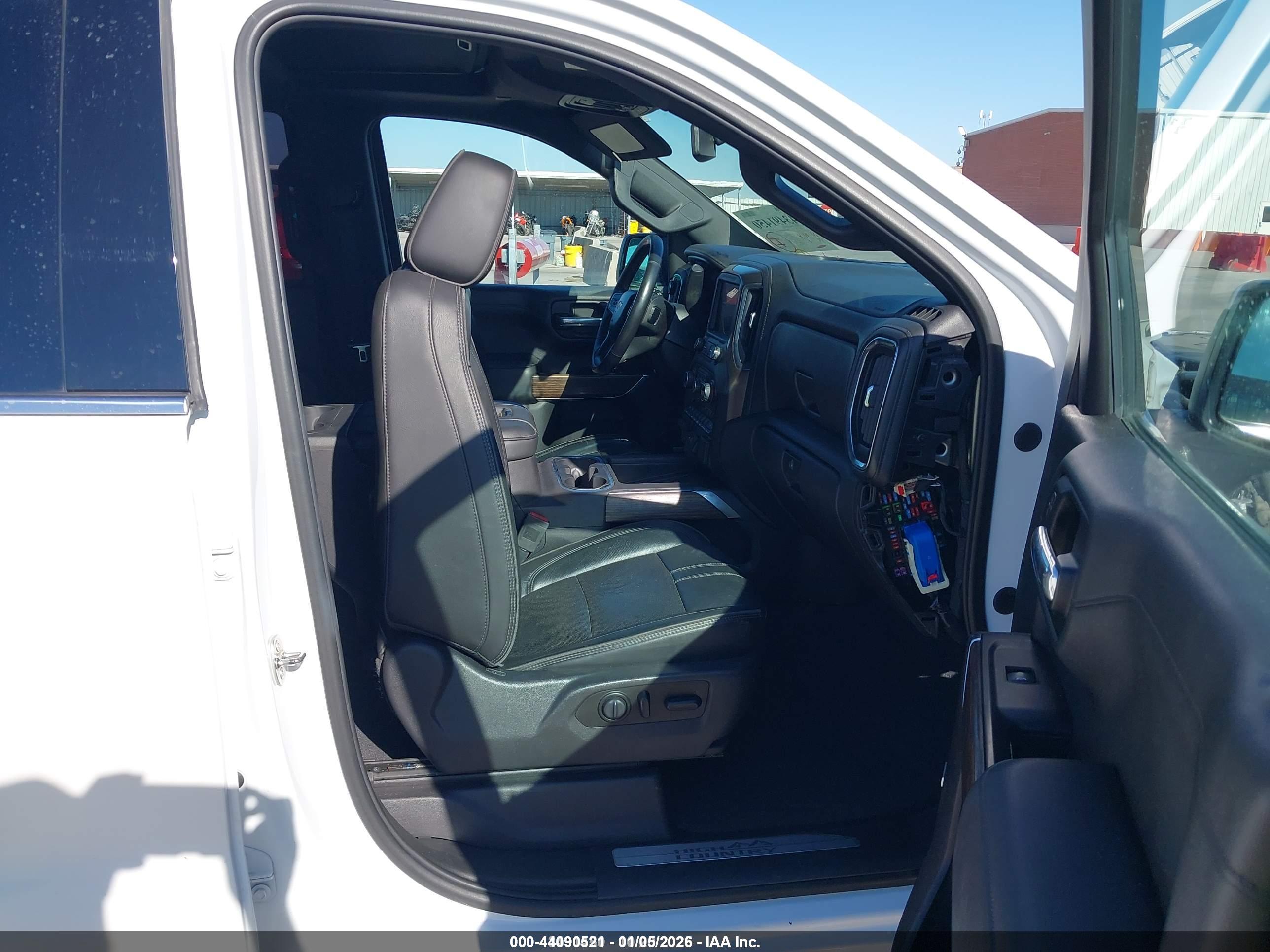 CHEVROLET SILVERADO image 5