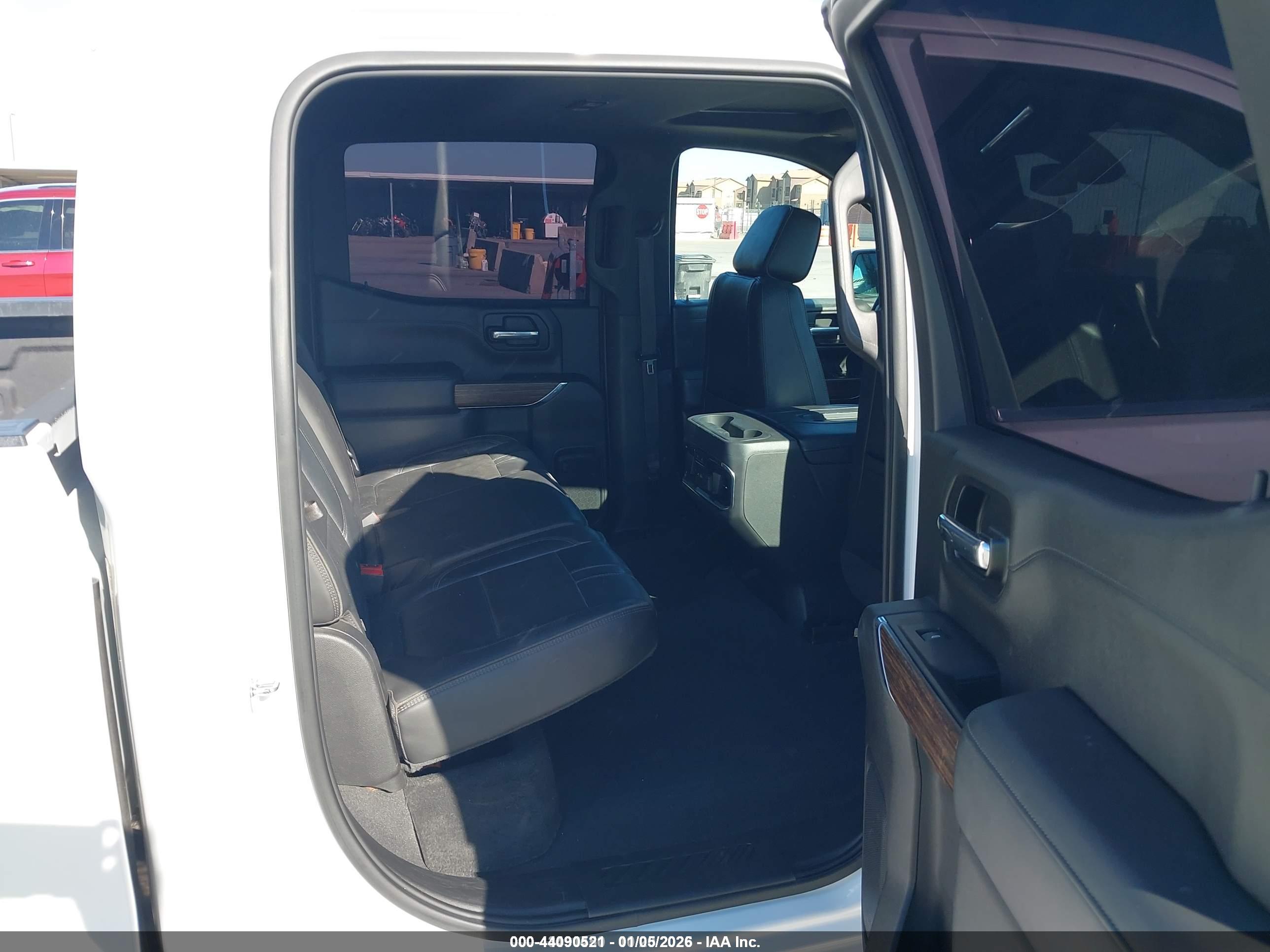 CHEVROLET SILVERADO image 8