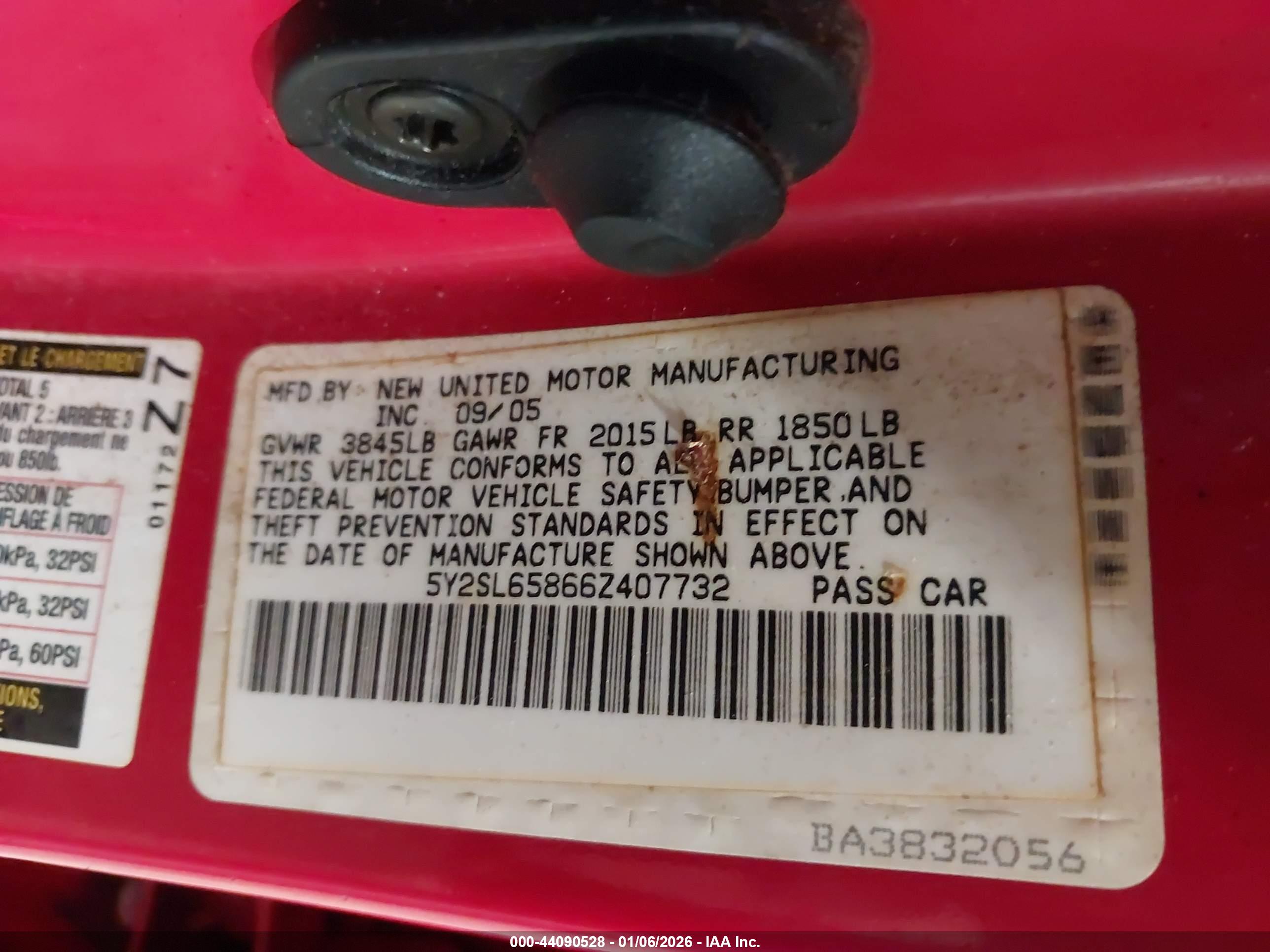 PONTIAC VIBE image 9