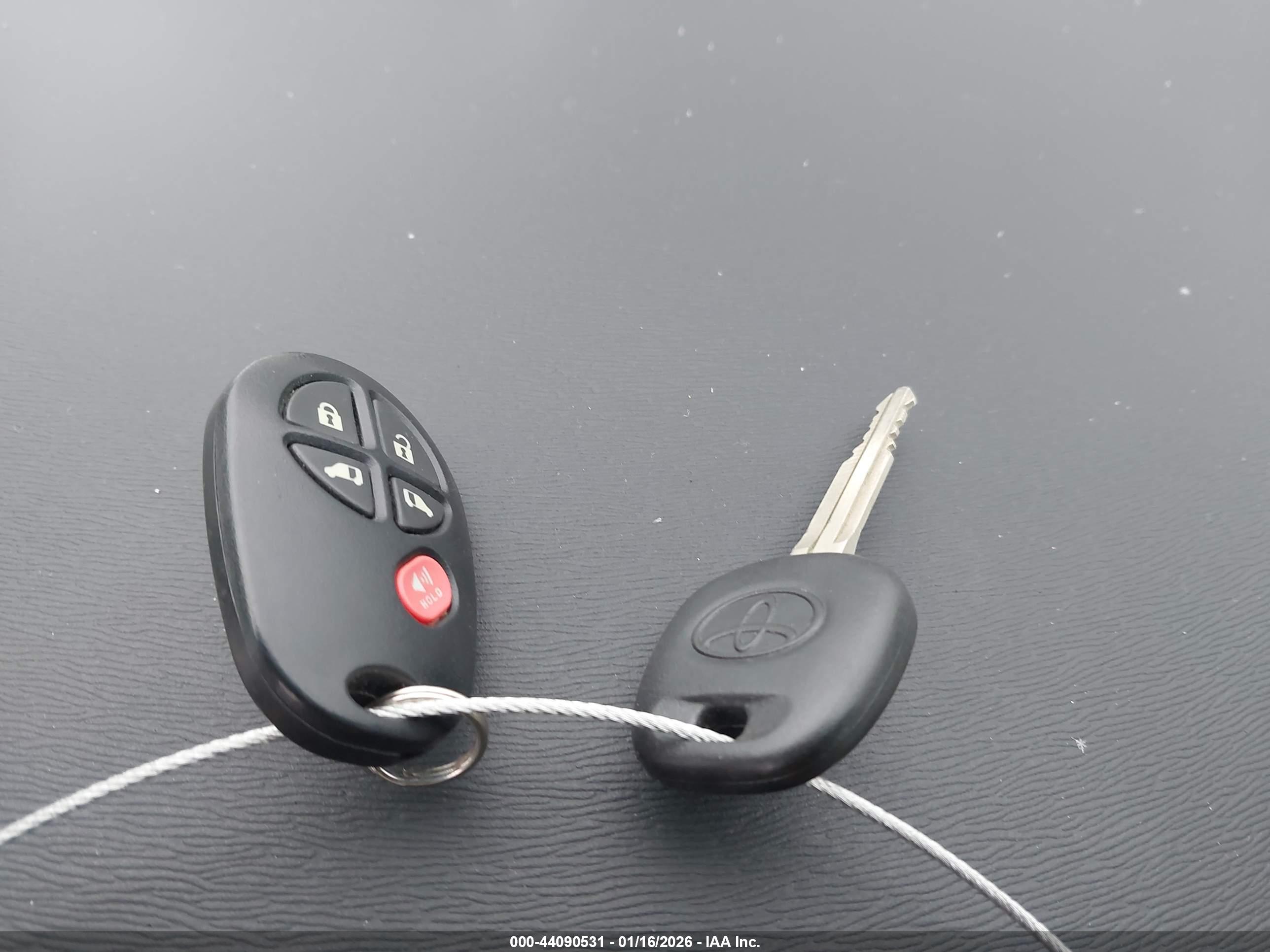 TOYOTA SIENNA image 11